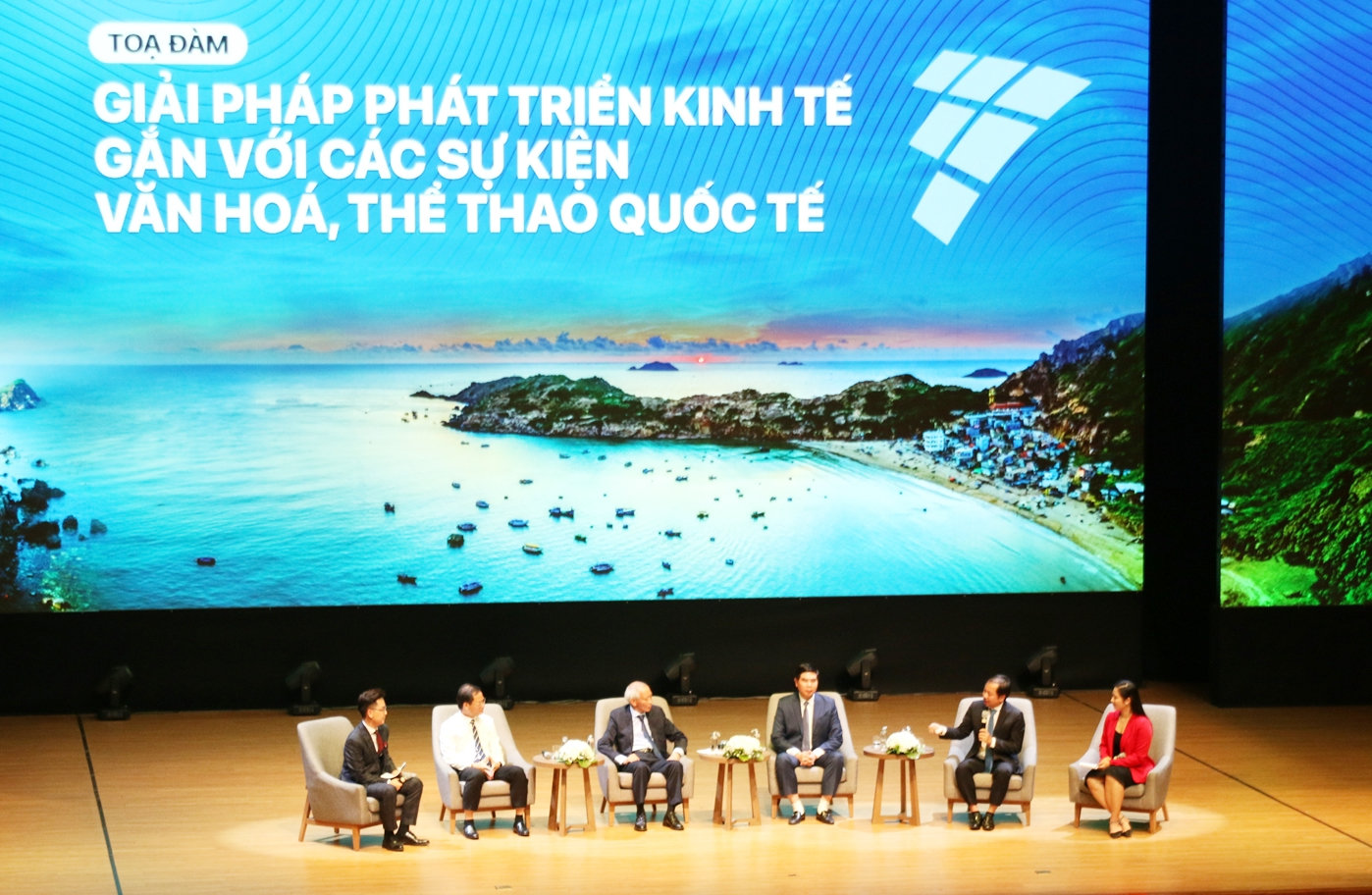 Các diễn giả tham dự buổi tọa đàm