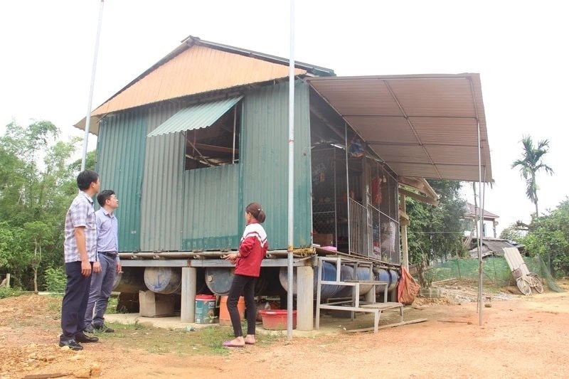 Nhà phao tránh lũ của gia đình anh Lê Văn Đề ở thôn Trung Tiến xã Điền Mỹ huyện Hương Khê (Hà Tĩnh) Nhà phao tránh lũ của gia đình anh Lê Văn Đề ở thôn Trung Tiến xã Điền Mỹ huyện Hương Khê (Hà Tĩnh)