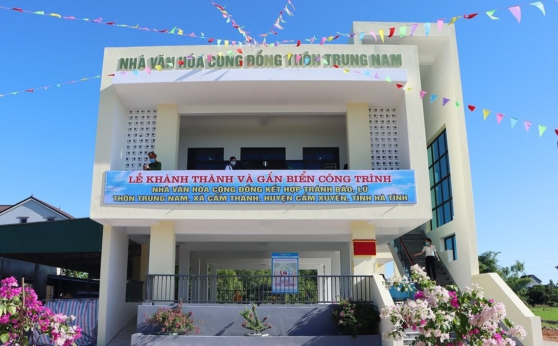 Khánh thành nhà văn hóa cộng đồng kết hợp tránh lũ ở xã Cẩm Thành huyện Cẩm Xuyên (Hà Tĩnh) Khánh thành nhà văn hóa cộng đồng kết hợp tránh lũ ở xã Cẩm Thành huyện Cẩm Xuyên (Hà Tĩnh)