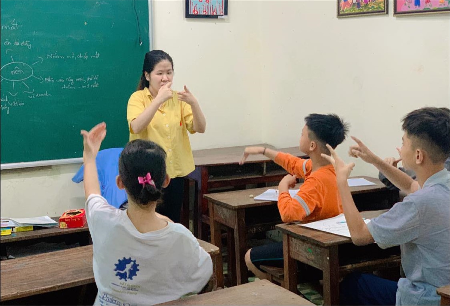 Làng Hy Vọng đã thực sự trở thành mái ấm, gia đình của trẻ em mồ côi, khuyết tật, trở thành địa chỉ của tình thương và hy vọng. Làng Hy Vọng đã thực sự trở thành mái ấm, gia đình của trẻ em mồ côi, khuyết tật, trở thành địa chỉ của tình thương và hy vọng.