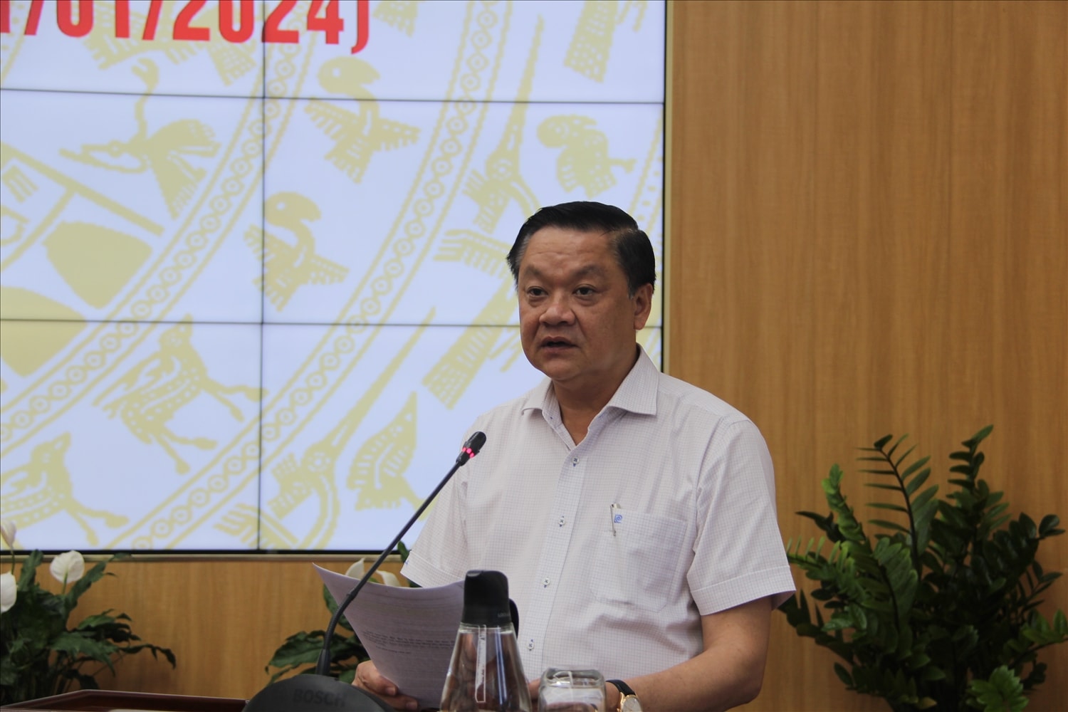 Ông Dương Tấn Hiển, Phó Chủ tịch Thường trực UBND TP. Cần Thơ phát biểu tại buổi họp báo Ông Dương Tấn Hiển, Phó Chủ tịch Thường trực UBND TP. Cần Thơ phát biểu tại buổi họp báo
