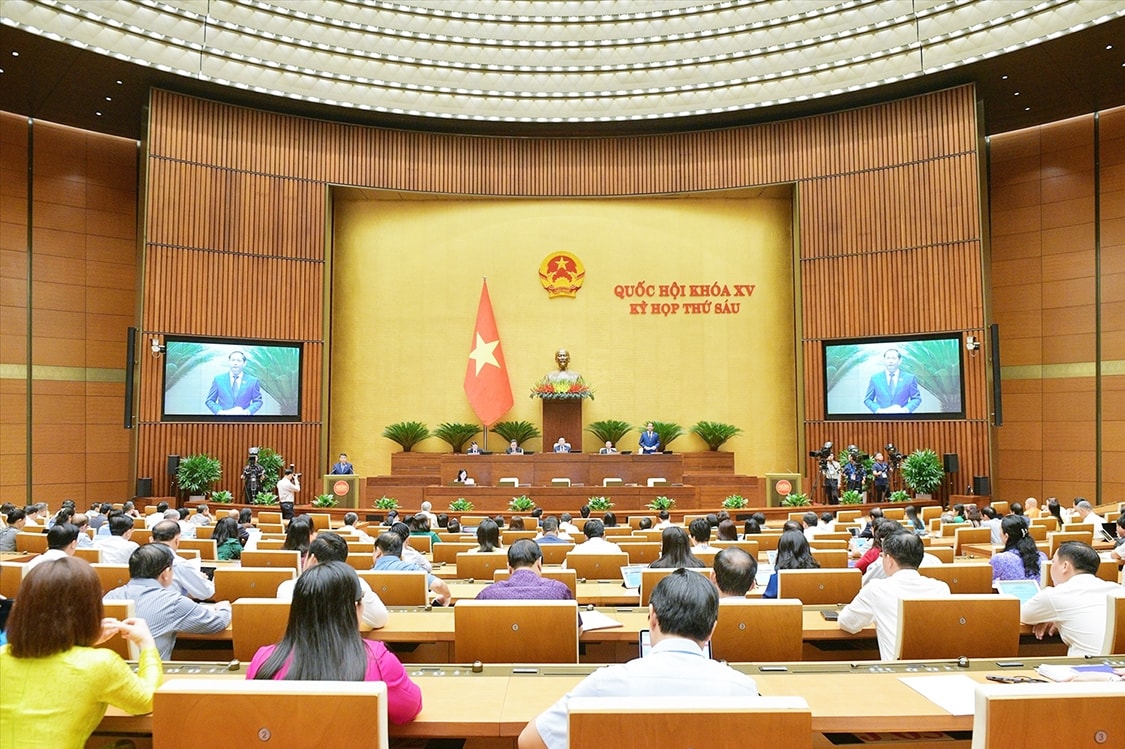 Quang cảnh phiên thảo luận tại Hội trường