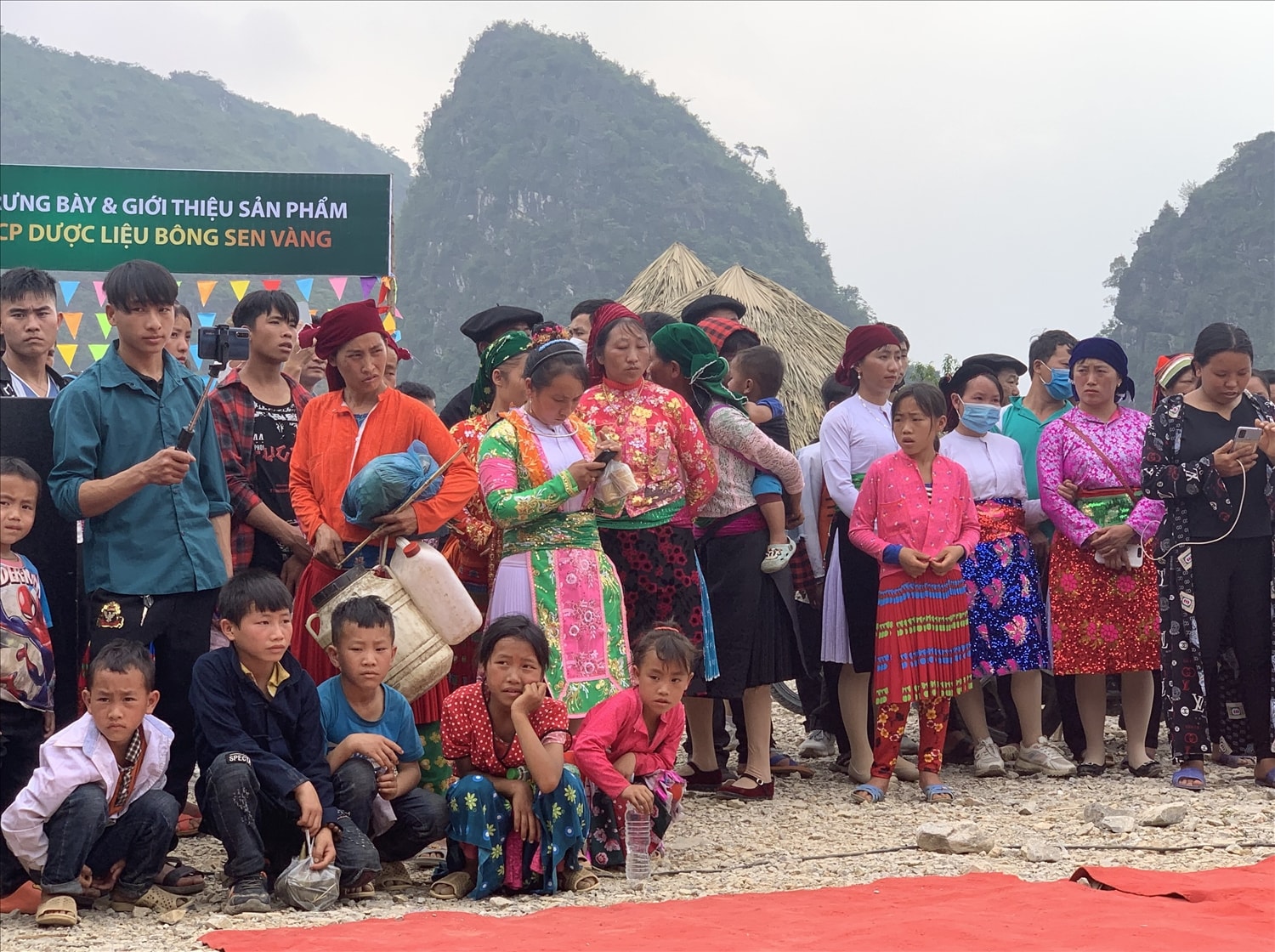 Nhờ khai thác hiệu quả hoạt động du lịch, đời sống vật chất và tinh thần của đồng bào các DTTS từng bước được  cải thiện