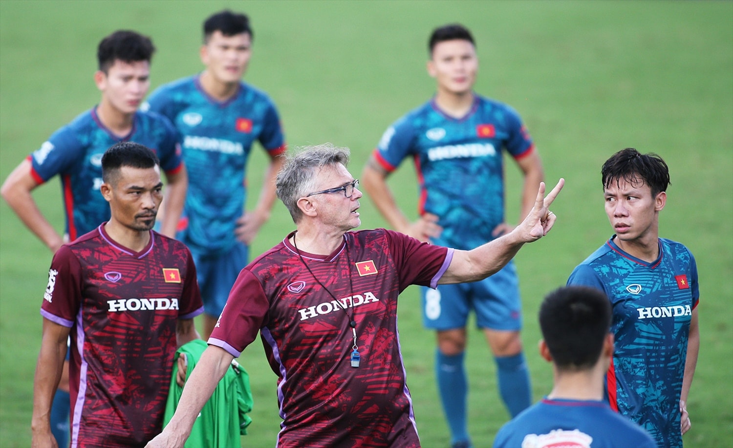 HLV Philippe Troussier gọi nhiều cựu binh lên tuyển Việt Nam