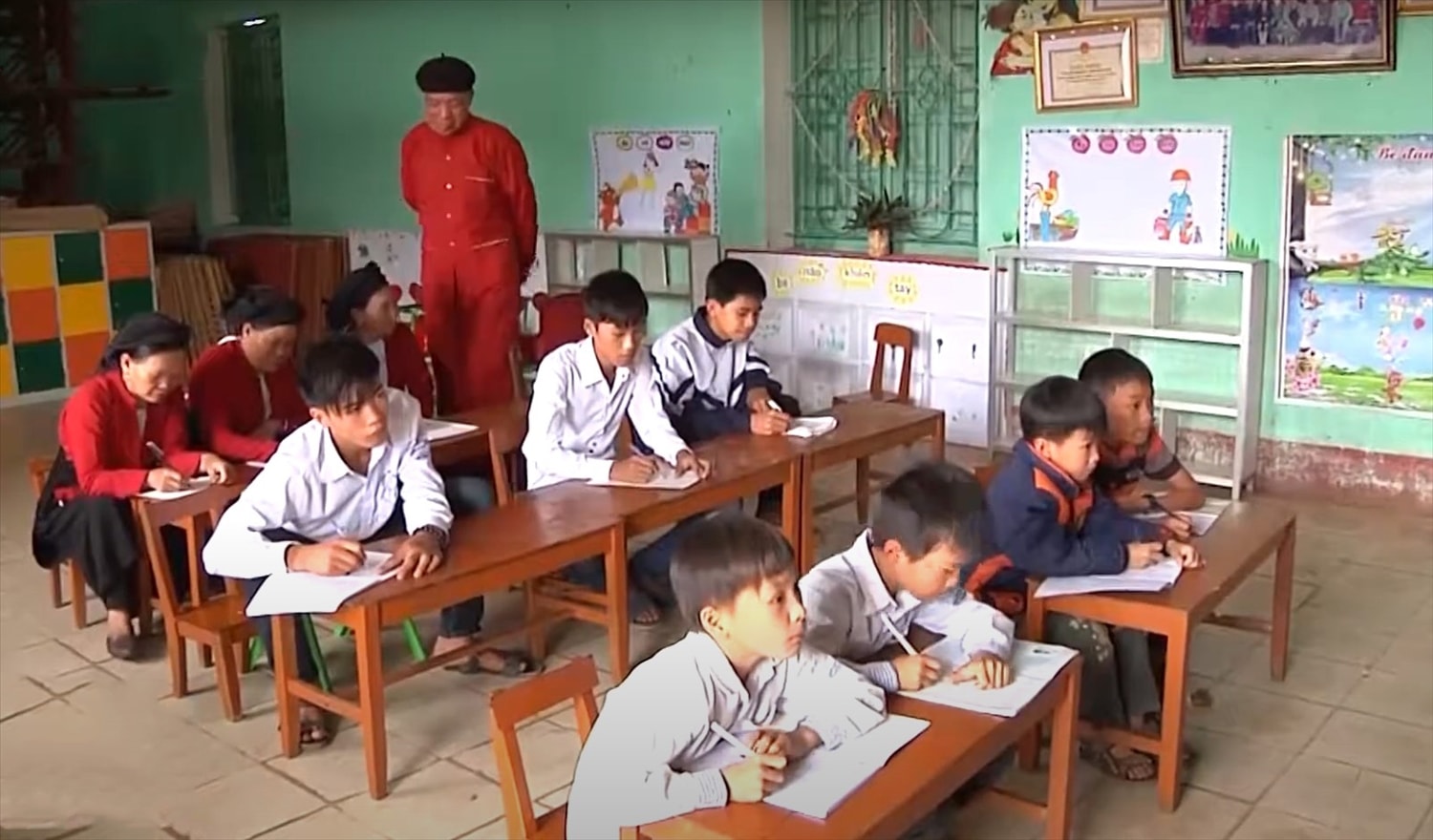 Lớp bảo tồn chữ viết của dân tộc Sán Dìu Lớp bảo tồn chữ viết của dân tộc Sán Dìu