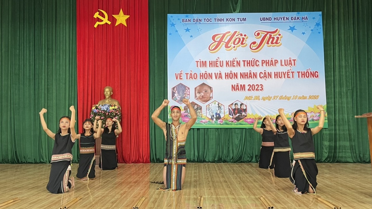 Thông qua việc Tổ chức hội thi tìm hiểu pháp luật về tảo hôn và hôn nhân cận huyết tuyên truyền