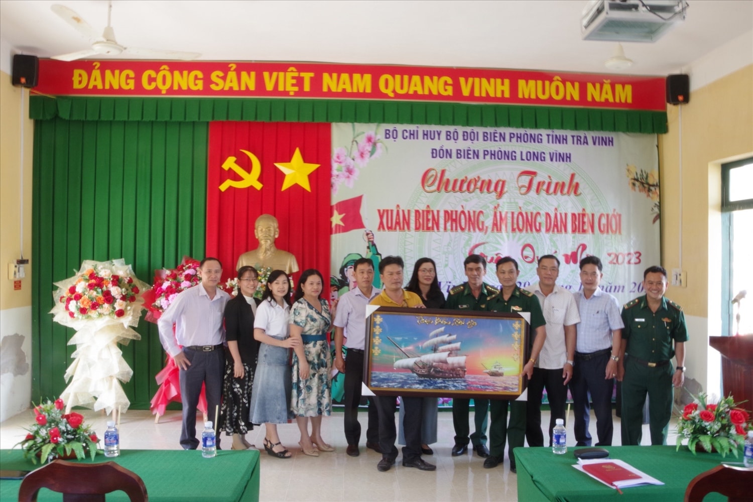 Các đơn vị đóng trên KVBGB luôn có nhiều hoạt động thiết thực hỗ trợ đồng bào KVBGB ( ảnh: B. Phòng Trà Vinh) 