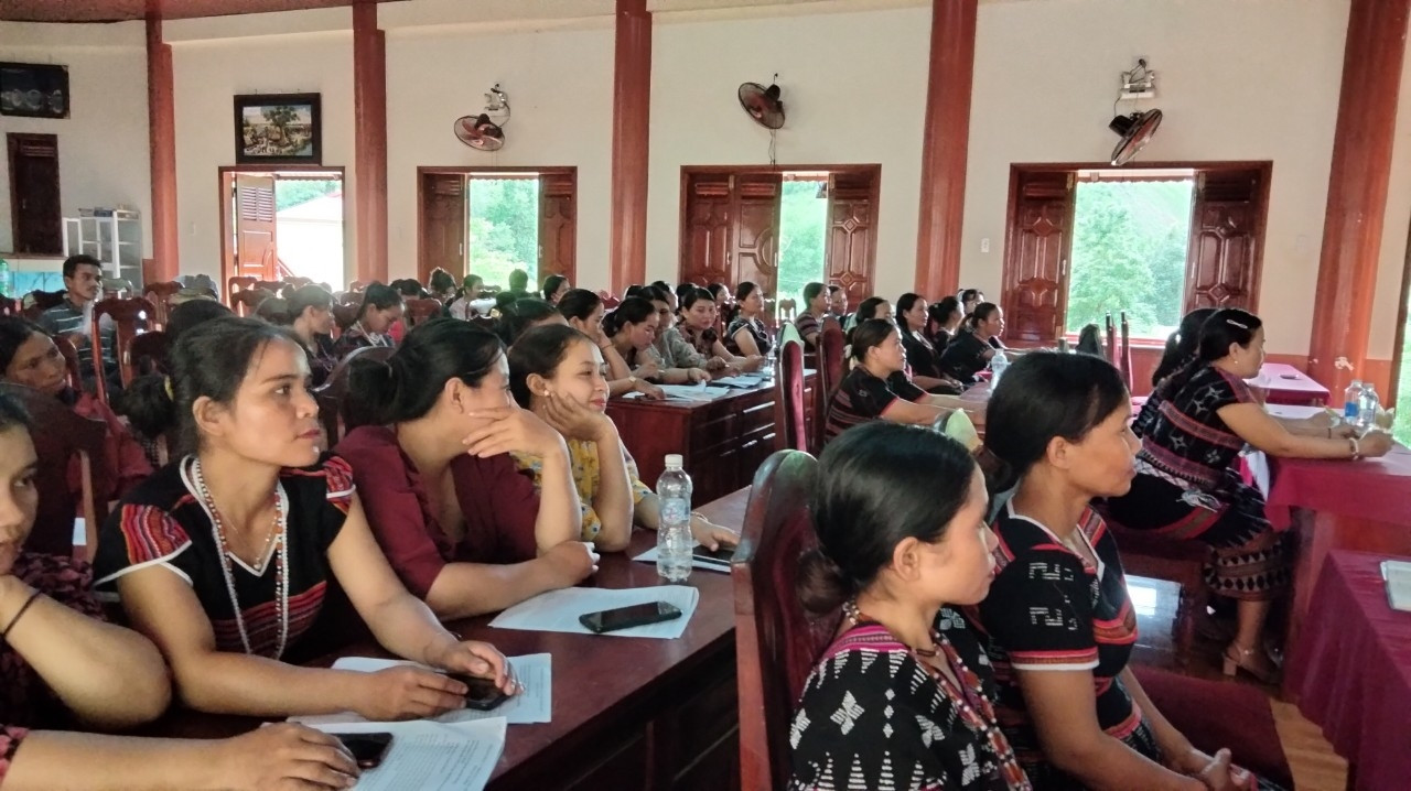 Đồng bào DTTS dự lớp tập huấn phổ biến giáo dục pháp luật
