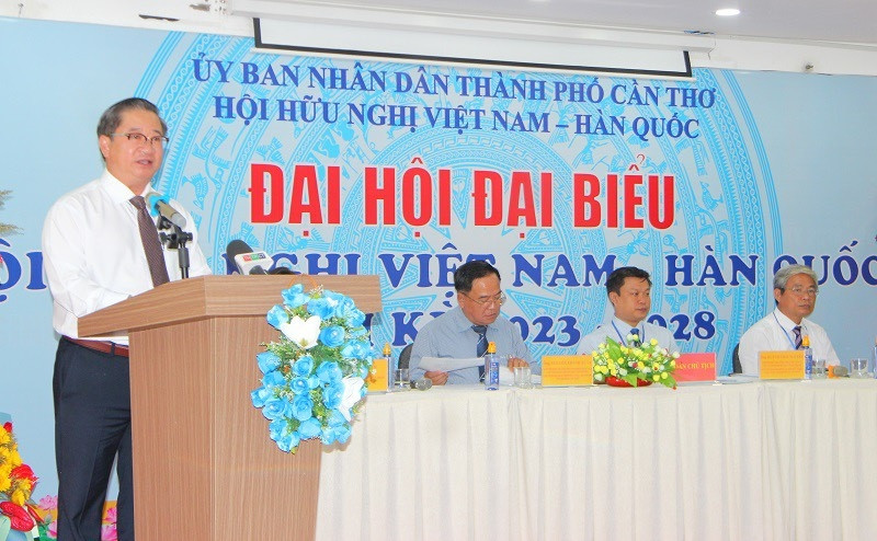 Chủ tịch UBND TP. Cần Thơ Trần Việt Trường phát biểu tại Đại hội Hội hữu nghị Việt Nam - Hàn Quốc TP. Cần Thơ, nhiệm kỳ 2023 – 2028 Chủ tịch UBND TP. Cần Thơ Trần Việt Trường phát biểu tại Đại hội Hội hữu nghị Việt Nam - Hàn Quốc TP. Cần Thơ, nhiệm kỳ 2023 – 2028