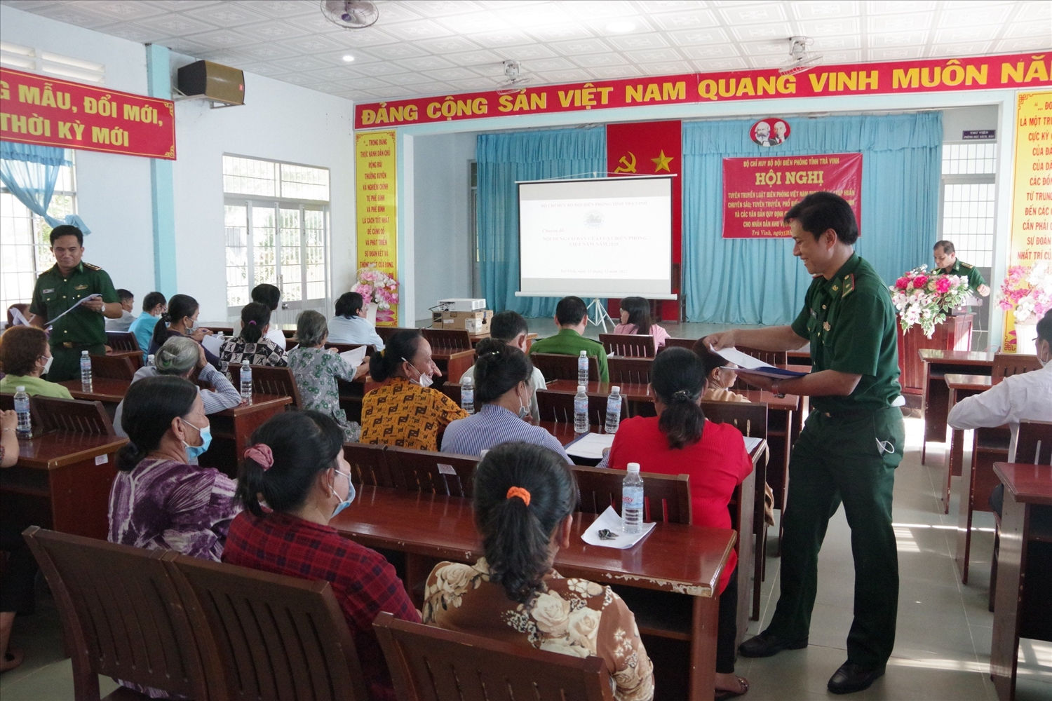 Bộ chỉ huy BĐBP phối hợp cùng Sở TT&TT truyền thông và thông tin đối ngoạicho đồng bào khu vực biên giới biển