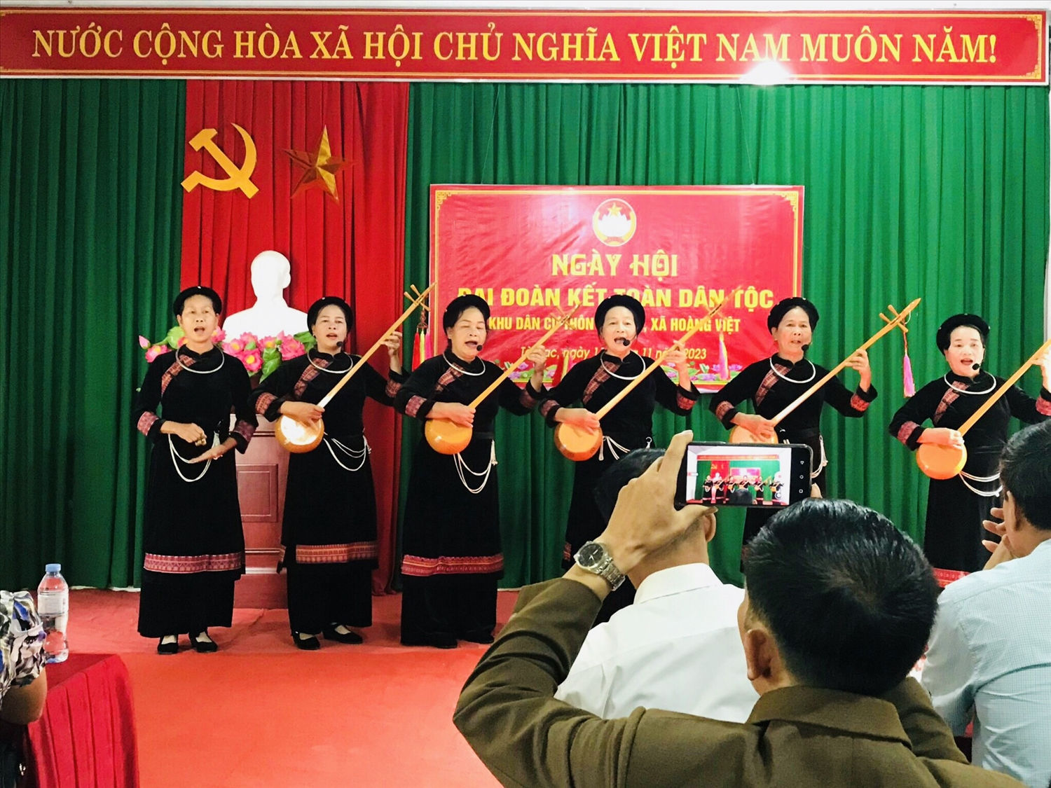 Các tiết mục biểu diễn dân ca, nhạc cụ dân tộc luôn hấp dẫn người xem Các tiết mục biểu diễn dân ca, nhạc cụ dân tộc luôn hấp dẫn người xem