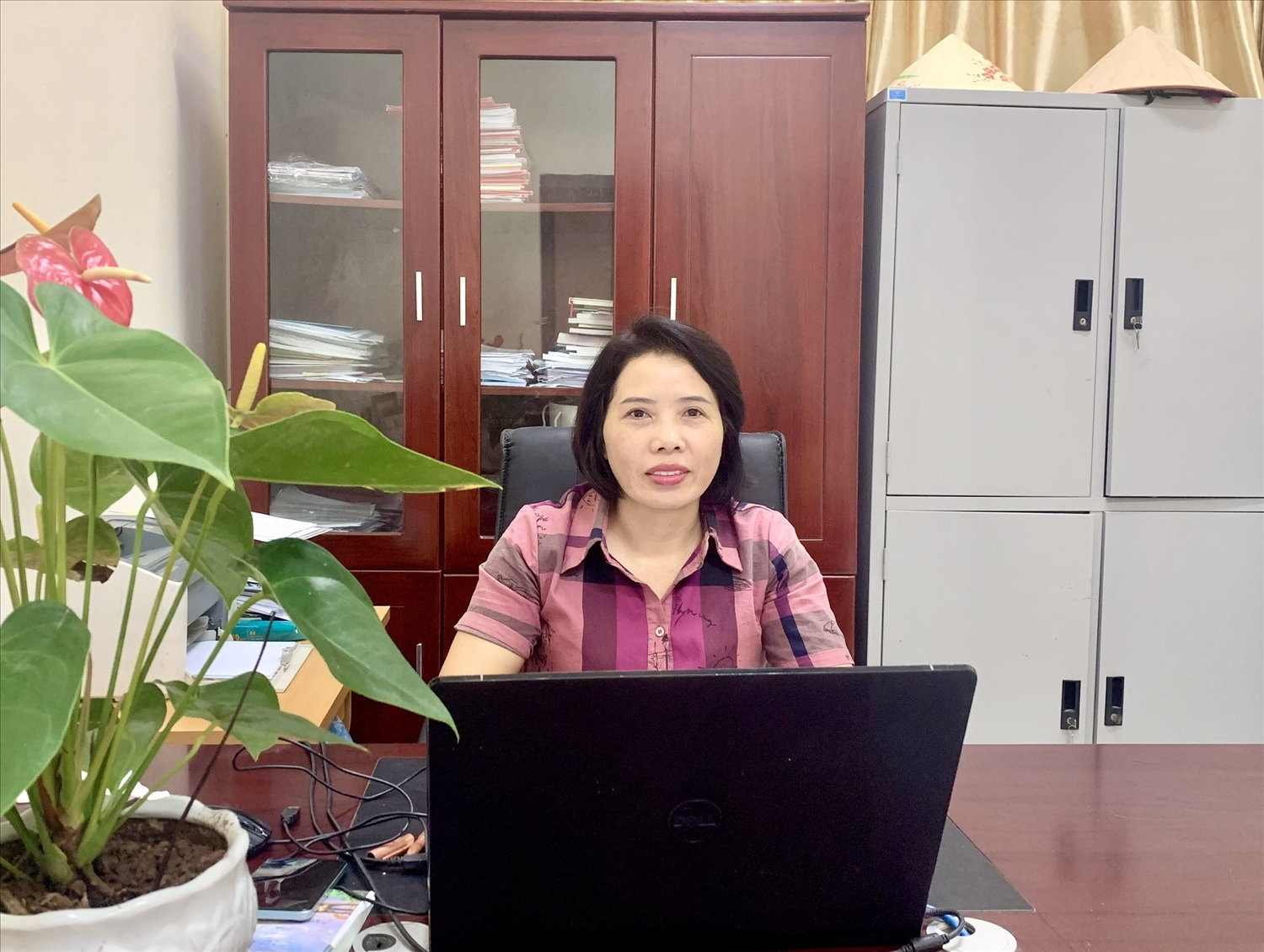 Bà Đặng Thị Hiền, Trưởng phòng Văn hóa Thông tin huyện Văn Lãng chia sẻ với Báo Dân tộc và Phát triển về công tác bảo tồn, phát huy giá trị bản sắc văn hóa truyền thống của đồng bào DTTS trên địa bàn Bà Đặng Thị Hiền, Trưởng phòng Văn hóa Thông tin huyện Văn Lãng chia sẻ với Báo Dân tộc và Phát triển về công tác bảo tồn, phát huy giá trị bản sắc văn hóa truyền thống của đồng bào DTTS trên địa bàn