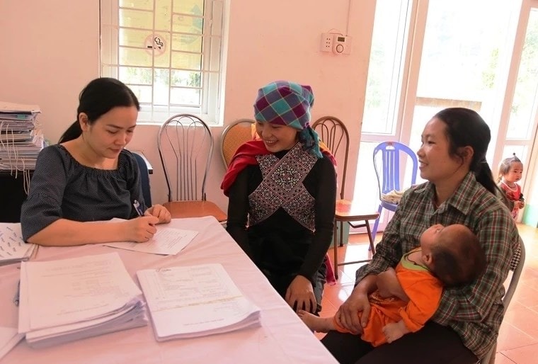 Viện Dinh dưỡng Quốc gia vừa tiến hành khảo sát kiến thức bà mẹ có con nhỏ là đồng bào dân tộc Mông, tại xã Trung Lèng Hồ, huyện Bát Xát (Lào Cai). Ảnh minh họa Viện Dinh dưỡng Quốc gia vừa tiến hành khảo sát kiến thức bà mẹ có con nhỏ là đồng bào dân tộc Mông, tại xã Trung Lèng Hồ, huyện Bát Xát (Lào Cai).