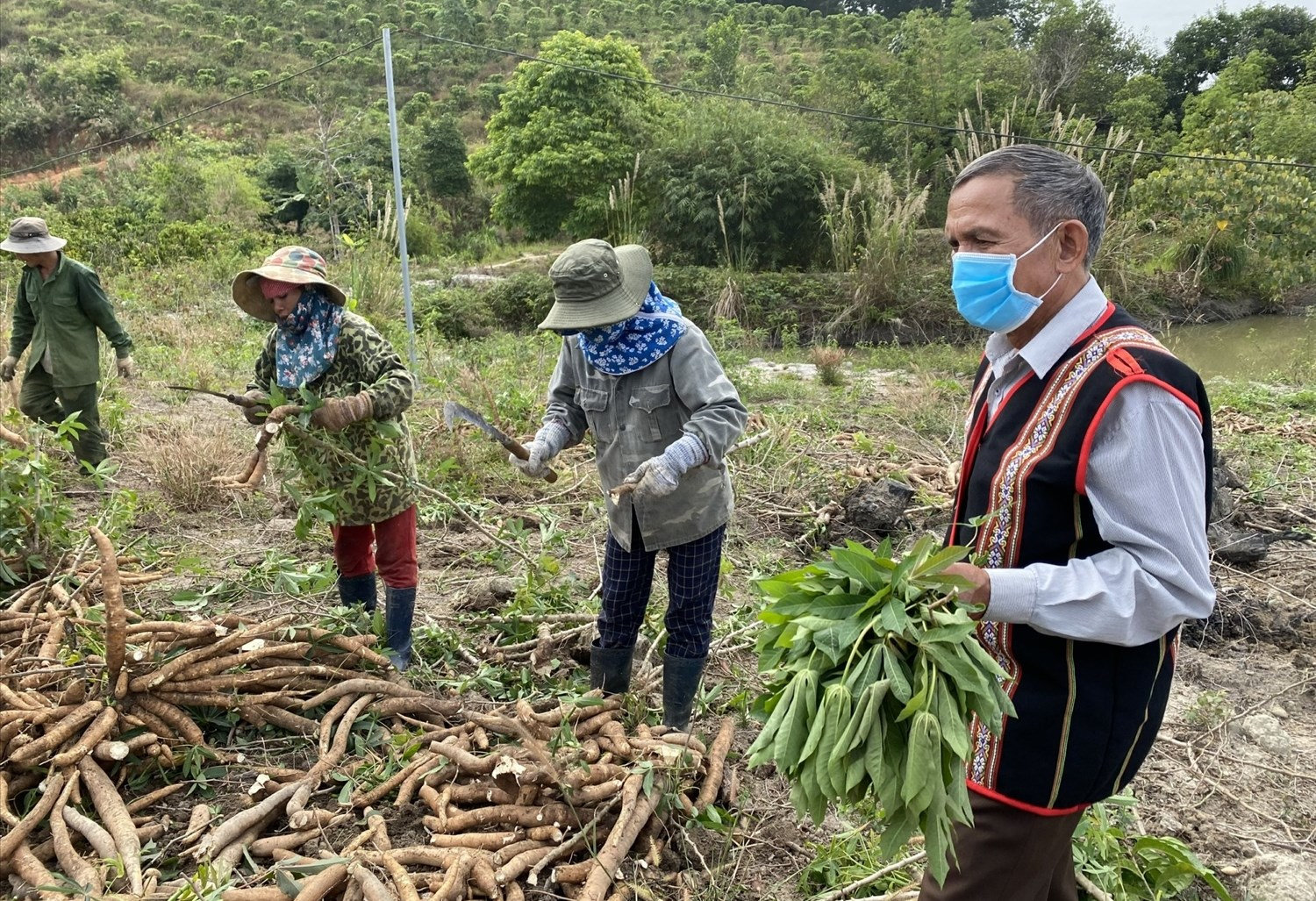 Người có uy tín đẩy mạnh công tác tuyên truyền, vận động người dân bằng nhiều hình thức sáng tạo