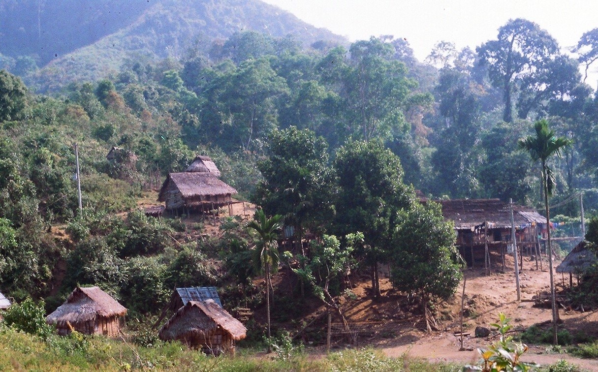 Một góc làng Kót (thôn 2A) của người Cor ở xã Trà Kót, huyện Bắc Trà My, Quảng Nam. Một góc làng Kót (thôn 2A) của người Cor ở xã Trà Kót, huyện Bắc Trà My, Quảng Nam.