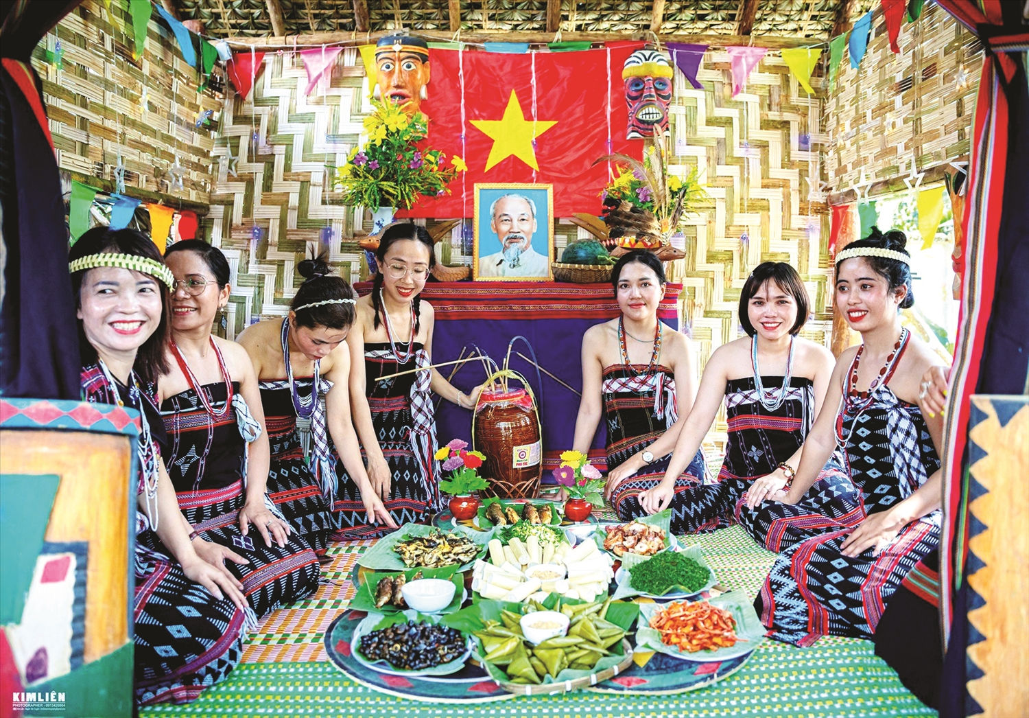 Đặc sản ẩm thực dân tộc Cơ Tu phục vụ du khách tại Làng du lịch  cộng đồng thôn Giàn Bí (xã Hòa Bắc, huyện Hòa Vang, TP. Đà  Nẵng).  Ảnh: Huỳnh Văn Truyền