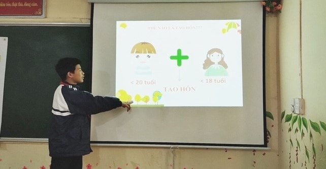 Thông qua các buổi thuyết trình giúp các em có thêm kiến thức về bình đẳng giới, sức khỏe, sinh sản Thông qua các buổi thuyết trình giúp các em có thêm kiến thức về bình đẳng giới, sức khỏe, sinh sản