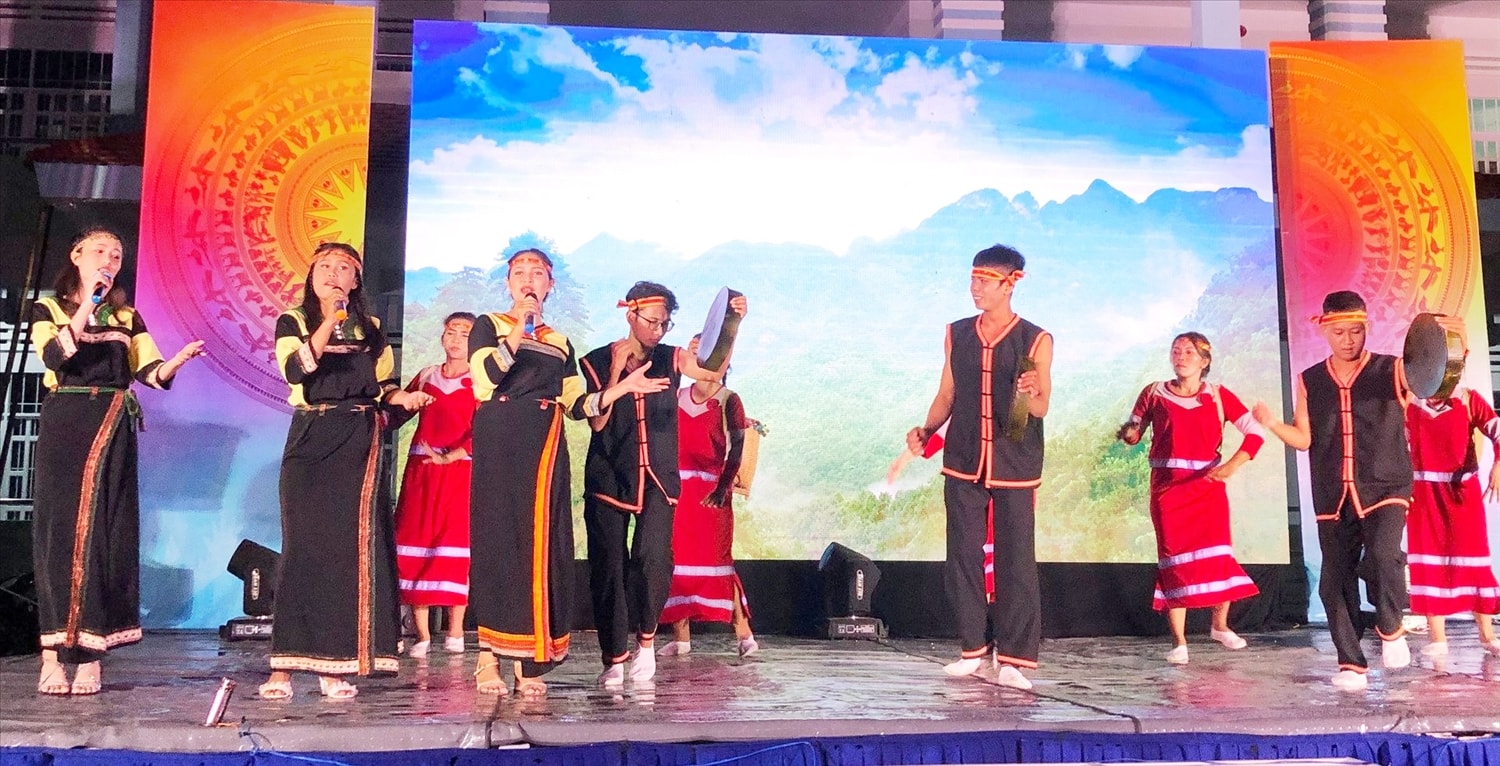 Bản sắc văn hóa của các DTTS được giữ gìn, phát huy Bản sắc văn hóa của các DTTS được giữ gìn, phát huy