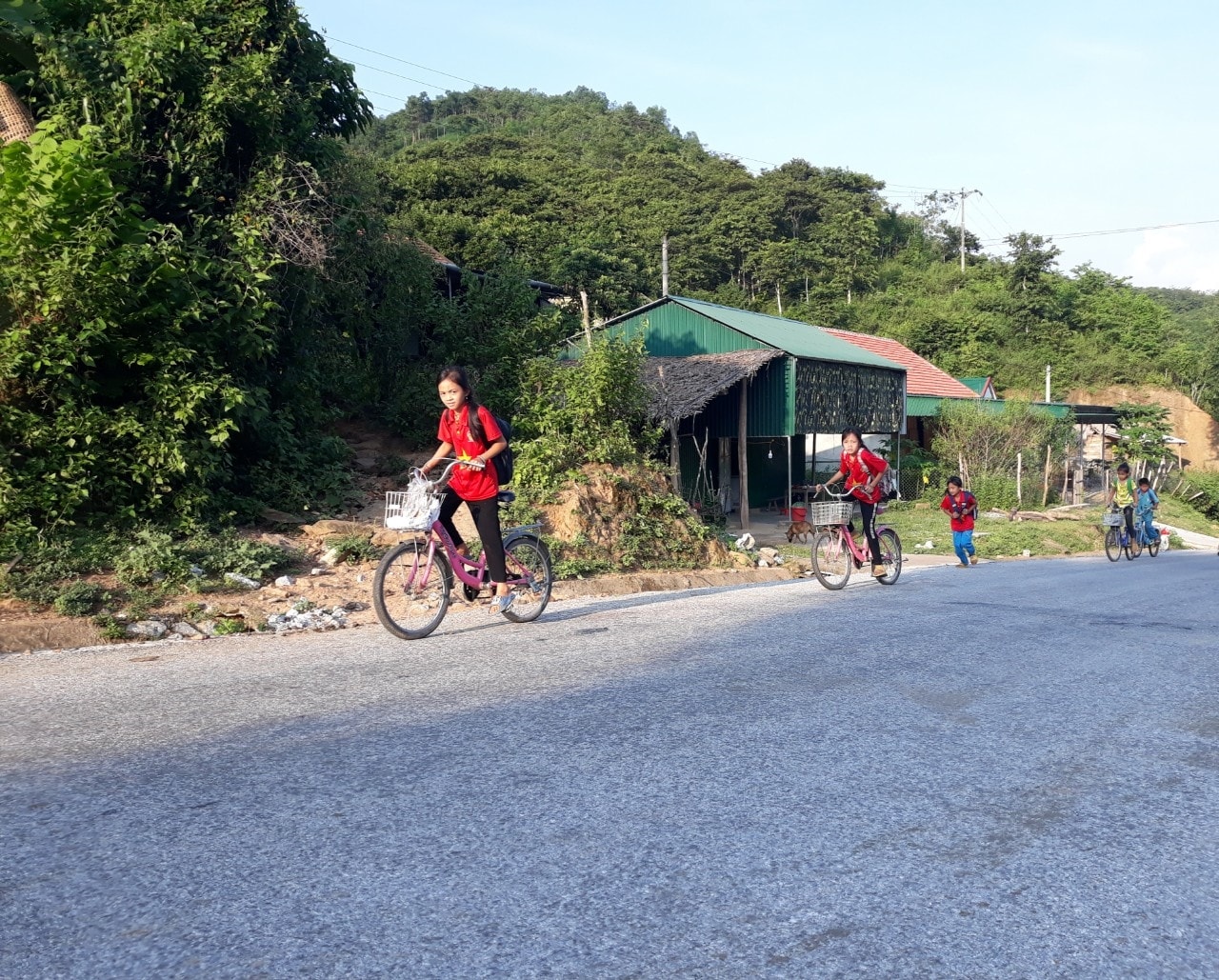 Trẻ em ở Văng Môn được đến trường đầy đủ Trẻ em ở Văng Môn được đến trường đầy đủ