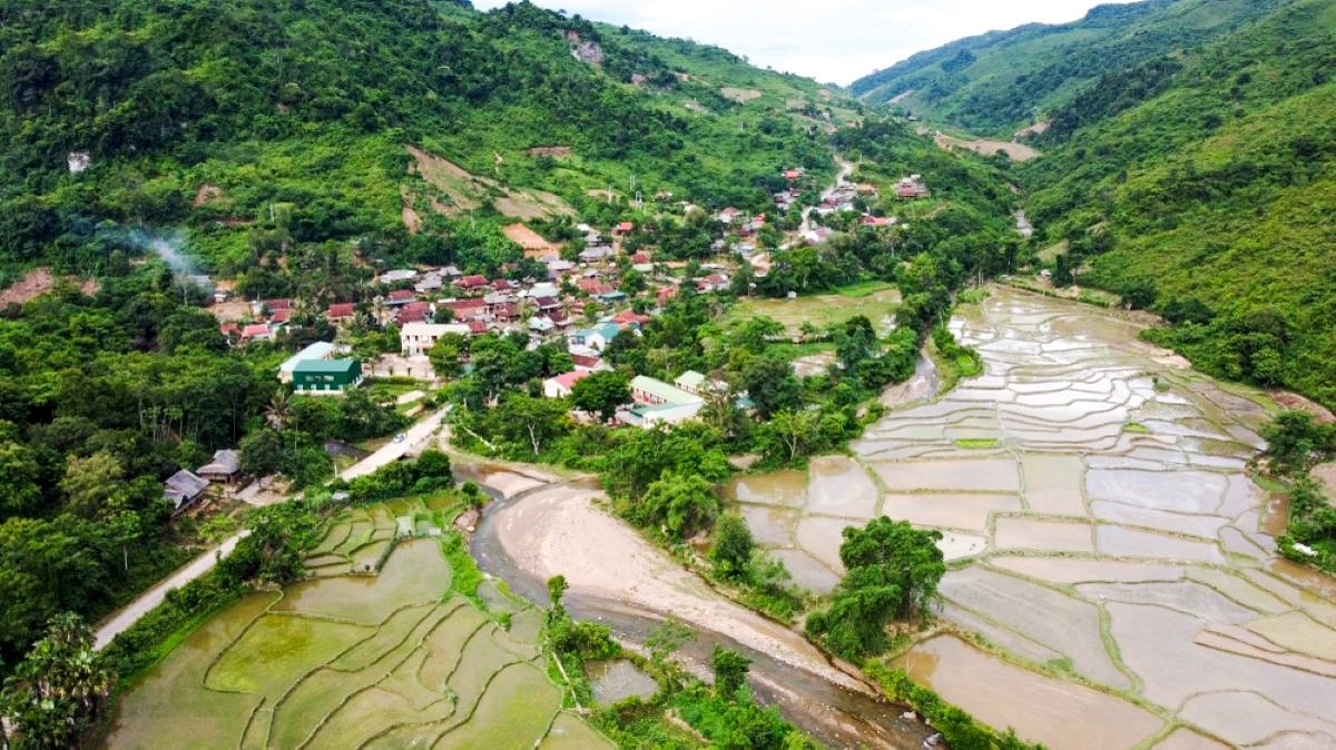 Chiêu Lưu, Kỳ Sơn (Nghệ an) là xã vùng cao, những năm trước đây cơ sở vật chất và đời sống đồng bào còn nhiều khó khăn Chiêu Lưu, Kỳ Sơn (Nghệ an) là xã vùng cao, những năm trước đây cơ sở vật chất và đời sống đồng bào còn nhiều khó khăn