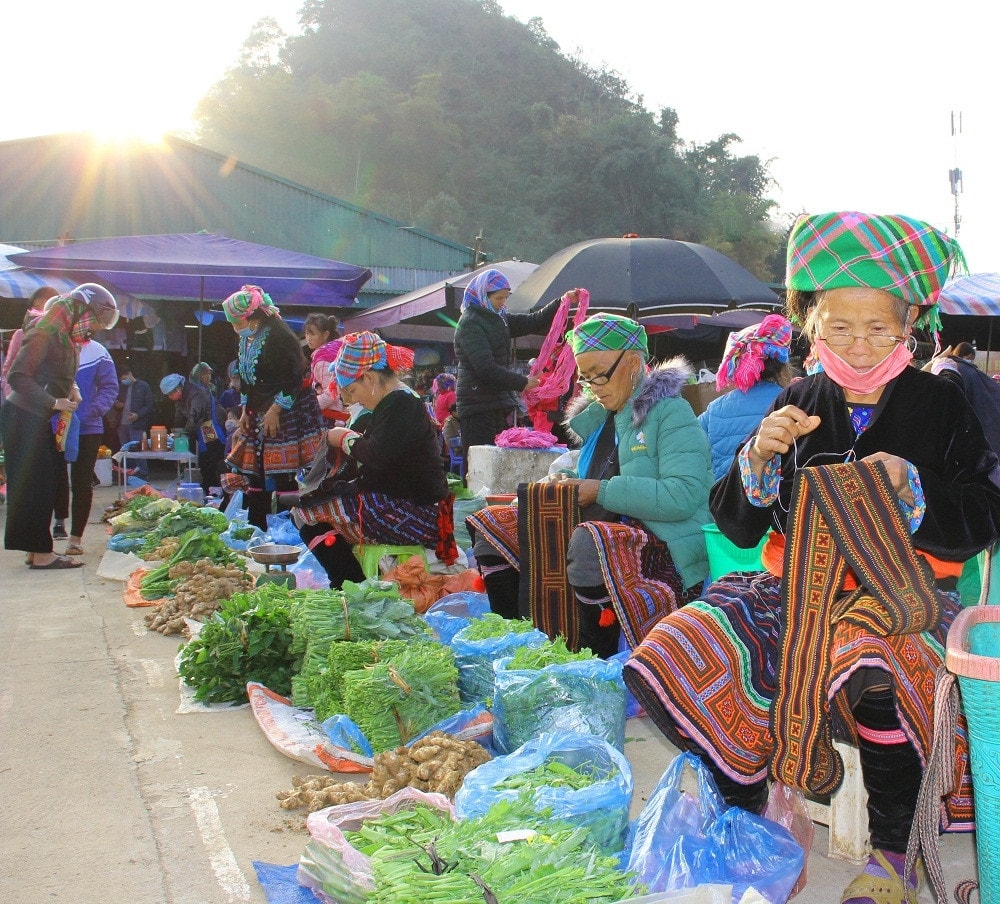 (CĐ BanĐT - ĐÃ BT) Chợ phiên - Nơi lưu giữ nét văn hóa mộc mạc của vùng cao 1