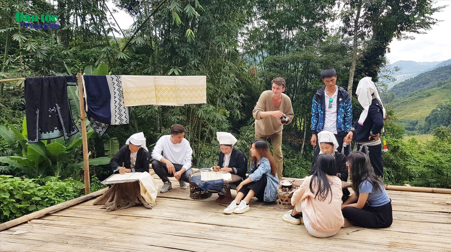 Du khách và các học sinh viên DTTS sẽ có cơ hội được quan sát trực tiếp thông qua sự kiện tại Bảo tàng Phù nữ Việt Nam 