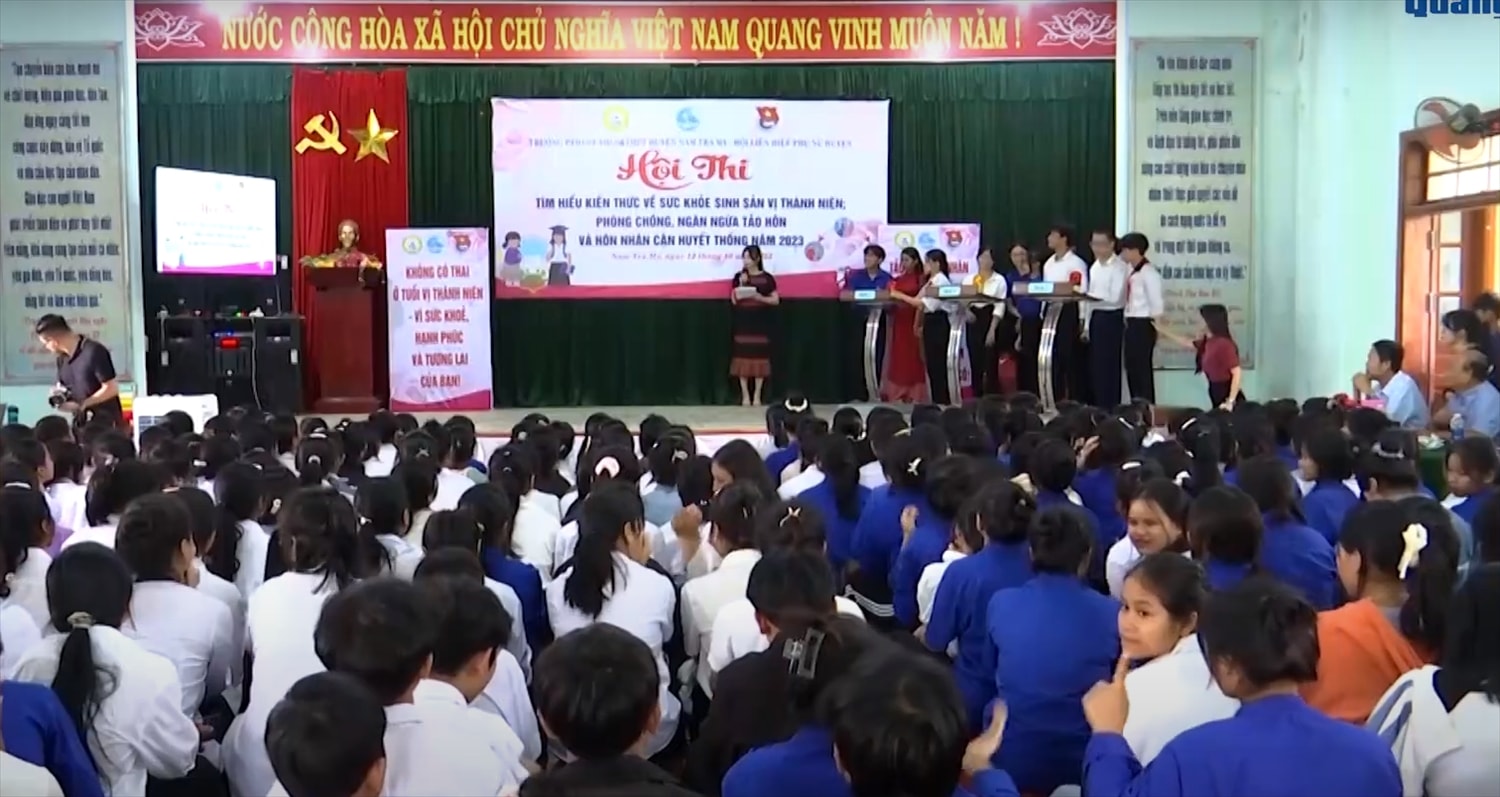Nhiều giải pháp truyên truyền, giáo dục đang được lồng ghép, triển khai tại các huyện miền núi. 