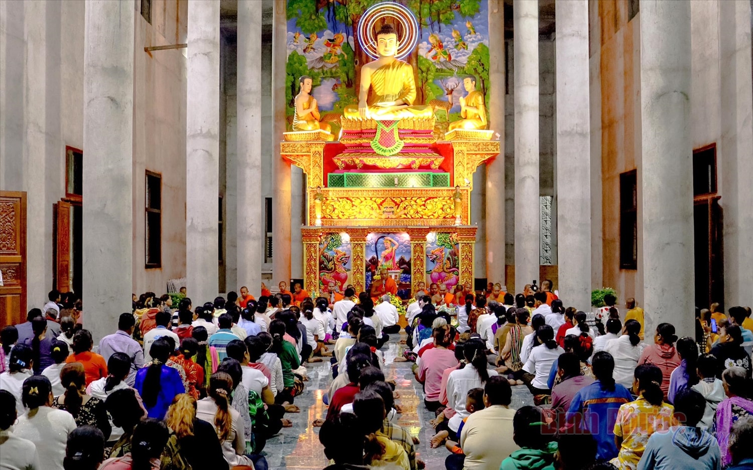Đồng bào Khmer đến chùa thực hành các nghi lễ trong dịp lễ Sen Dolta (Ảnh: TL)