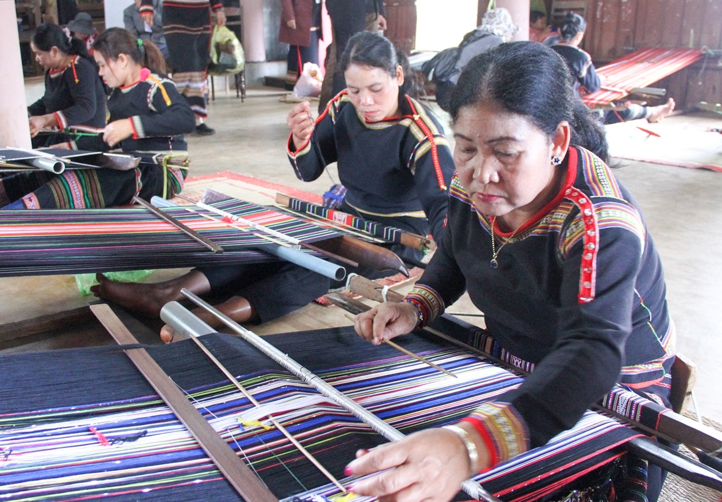 Bà H’Pion Bkrông hăng hái tham gia các hội thi dệt thổ cẩm mong muốn lan tỏa tình yêu văn hóa đến mọi người