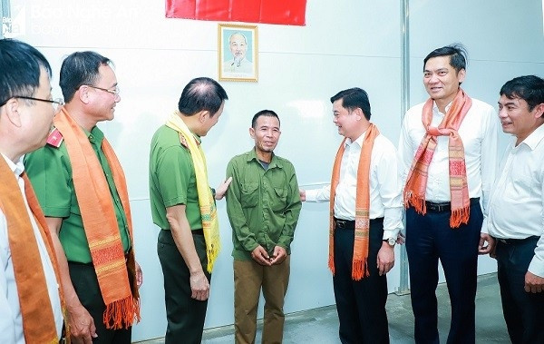 Niềm vui của người dân khi được nhận nhà mới do lực lượng lượng công an tài trợ xây dựng Điện Biên: Vận dụng tốt các chính sách làm nhà ở cho đồng bào nghèo dân tộc thiểu số 4
