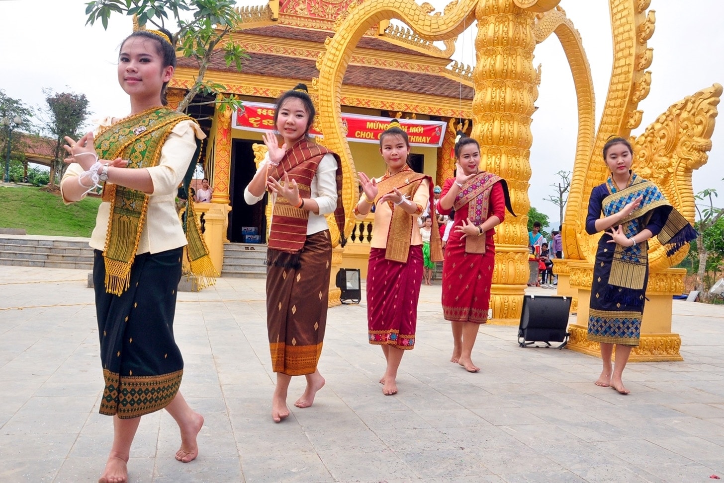 Theo danh mục kèm theo Quyết định số 121-TCTK/PPCĐ thì thống nhất tên gọi dân tộc “Khmer”, còn “Khơ me” là những tên gọi khác. (Ảnh: T.X) Theo danh mục kèm theo Quyết định số 121-TCTK/PPCĐ thì thống nhất tên gọi dân tộc “Khmer”, còn “Khơ me” là những tên gọi khác. (Ảnh: T.X)
