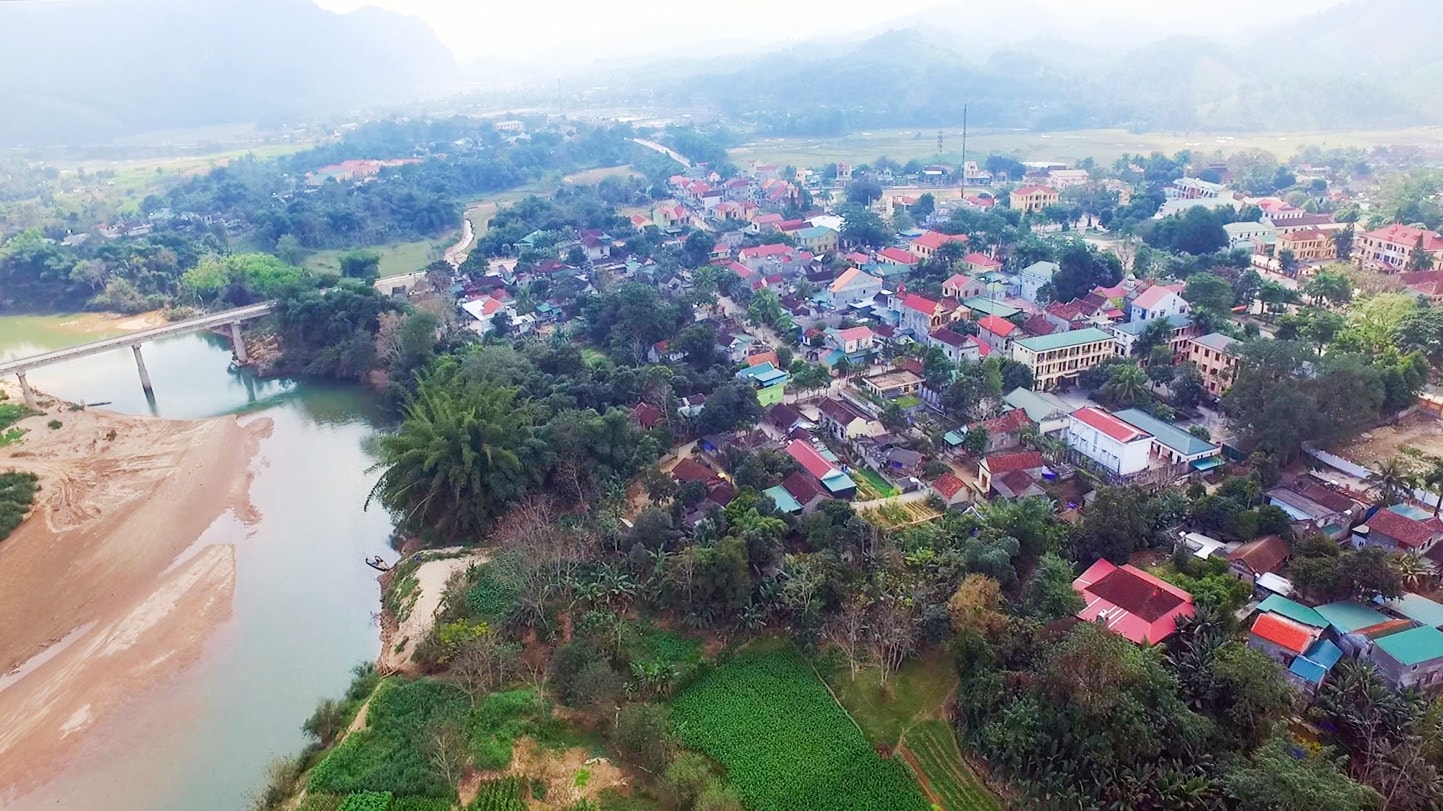 Chương trình MTQG 1719 đang được huyện Quỳ Châu kỳ vọng sẽ làm thay đổi bộ mặt bản làng - Trong ảnh: một góc thị trấn Tân Lạc huyện Quỳ Châu