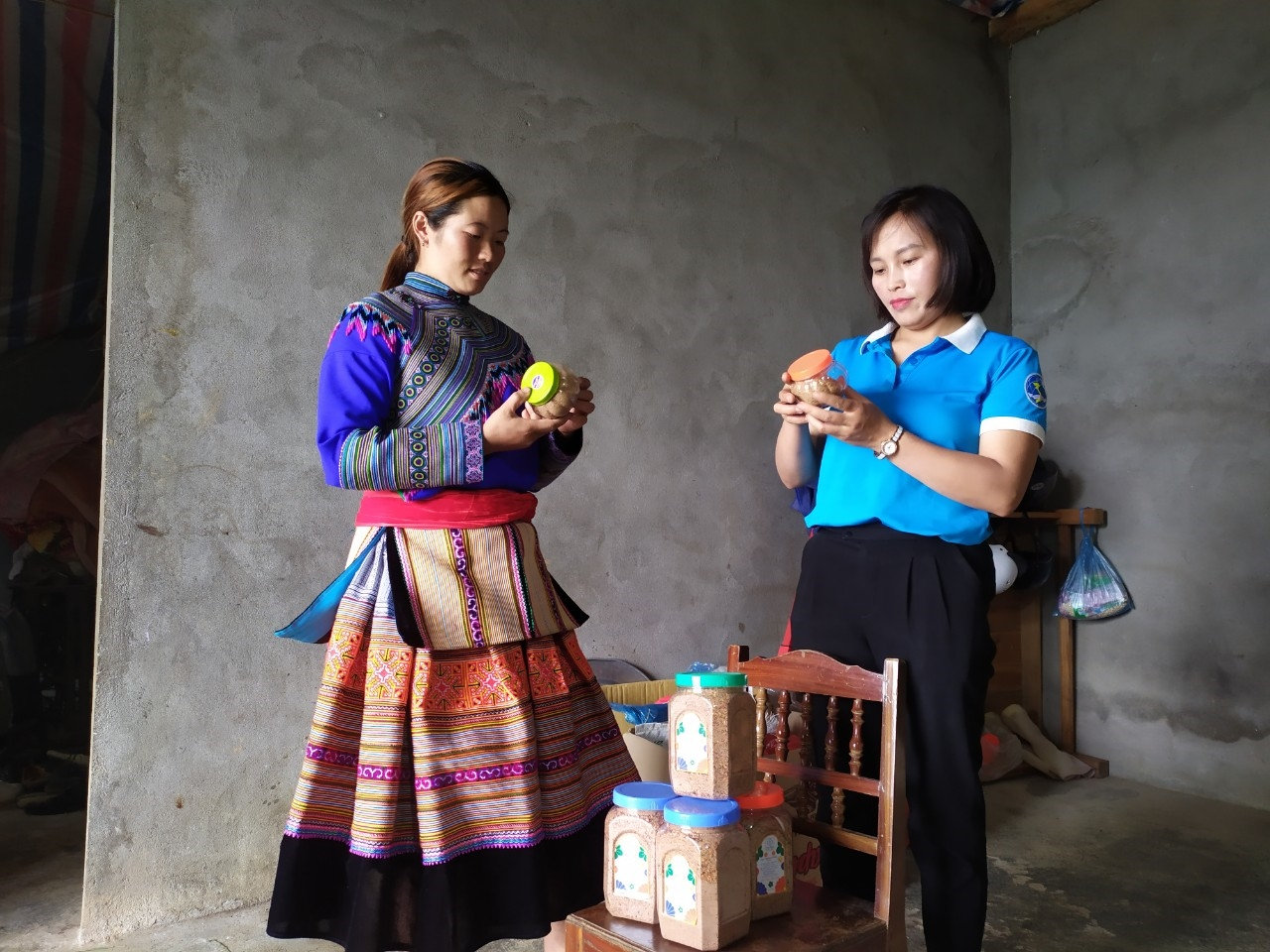 Chị Say còn chế biến lá thắng cố thành nhiều sản phẩm khác đế bán ra thị trường