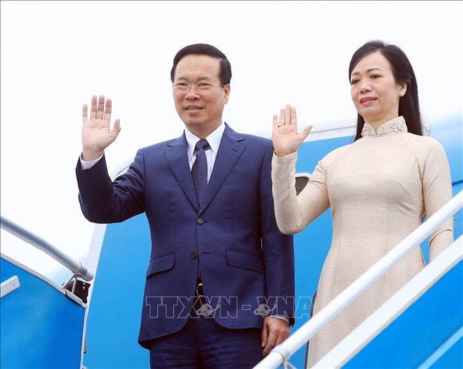 Chủ tịch nước Võ Văn Thưởng và Phu nhân lên đường tham dự Tuần lễ Cấp cao Diễn đàn Hợp tác kinh tế châu Á - Thái Bình Dương (APEC) 2023, kết hợp hoạt động song phương tại Hoa Kỳ - Ảnh: TTXVN