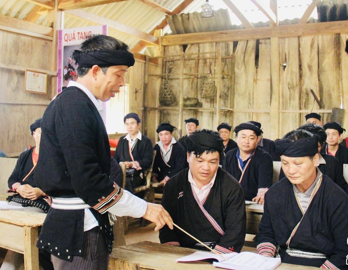Ông Bàn Văn Đức mở các lớp truyền dạy chữ Nôm Dao cho đồng bào Dao ở xã Vân Hồ, huyện Vân Hồ (Sơn La). Ông Bàn Văn Đức mở các lớp truyền dạy chữ Nôm Dao cho đồng bào Dao ở xã Vân Hồ, huyện Vân Hồ (Sơn La).