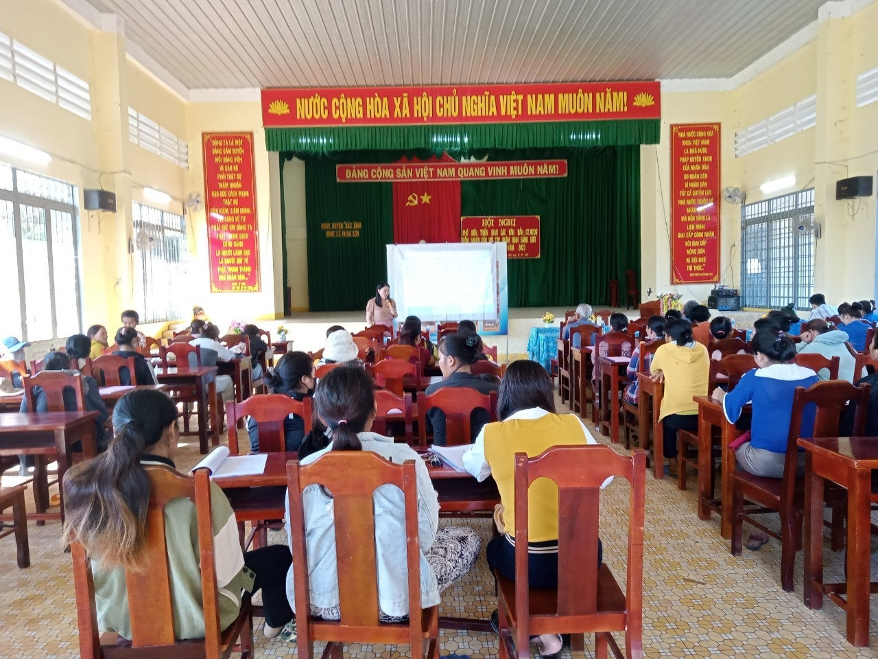Tuyên truyền pháp luật cho đồng bào dân tộc xã Phan Dũng, huyện Tuy Phong