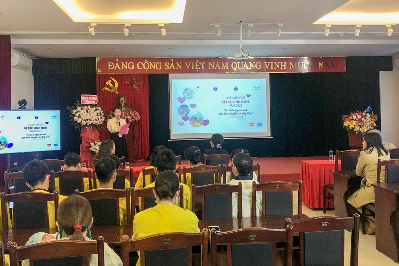 Hội thảo nhằm cung cấp thông tin cho các bậc cha mẹ đã và đang chăm sóc trẻ sinh non