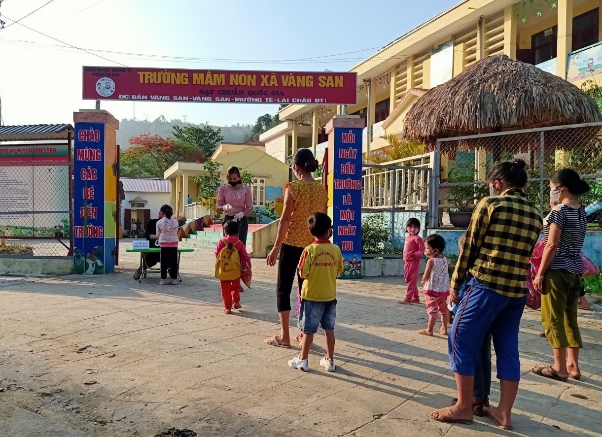 Việc xét tuyển thẳng HS thuộc dân tộc rất ít người khiến cơ hội được vào học tại các trường PTDTNT của HS thuộc các dân tộc khác bị hẹp đi. (Trong ảnh: Trường Mầm no Vàng San, xã Vàng San, huyện Mường Tè, tỉnh Lai Châu)