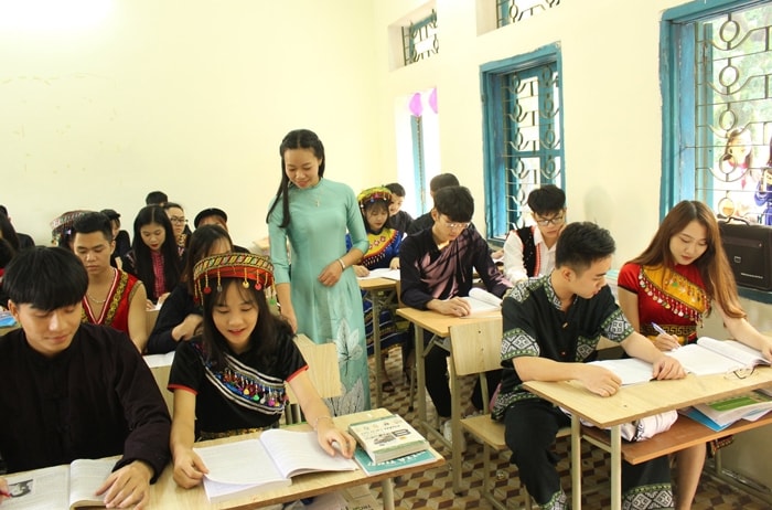Bảo đảm chất lượng đầu vào cho các trường dự bị đại học, đại học và sau đại học nhằm góp phần xây dựng đội ngũ cán bộ người DTTS và nâng cao chất lượng nguồn nhân lực cho vùng đồng bào DTTS và miền núi. (Trong ảnh: Một giờ học tại Trường Dự bị đại học dân tộc Trung ương – Nguồn ảnh: dangcongsan.vn) 