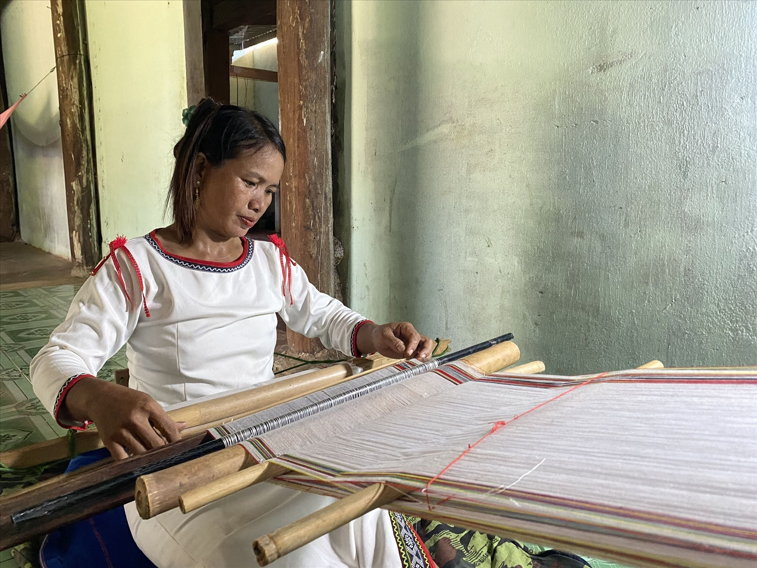 Giữ nghề truyền thống của người Rơ Măm