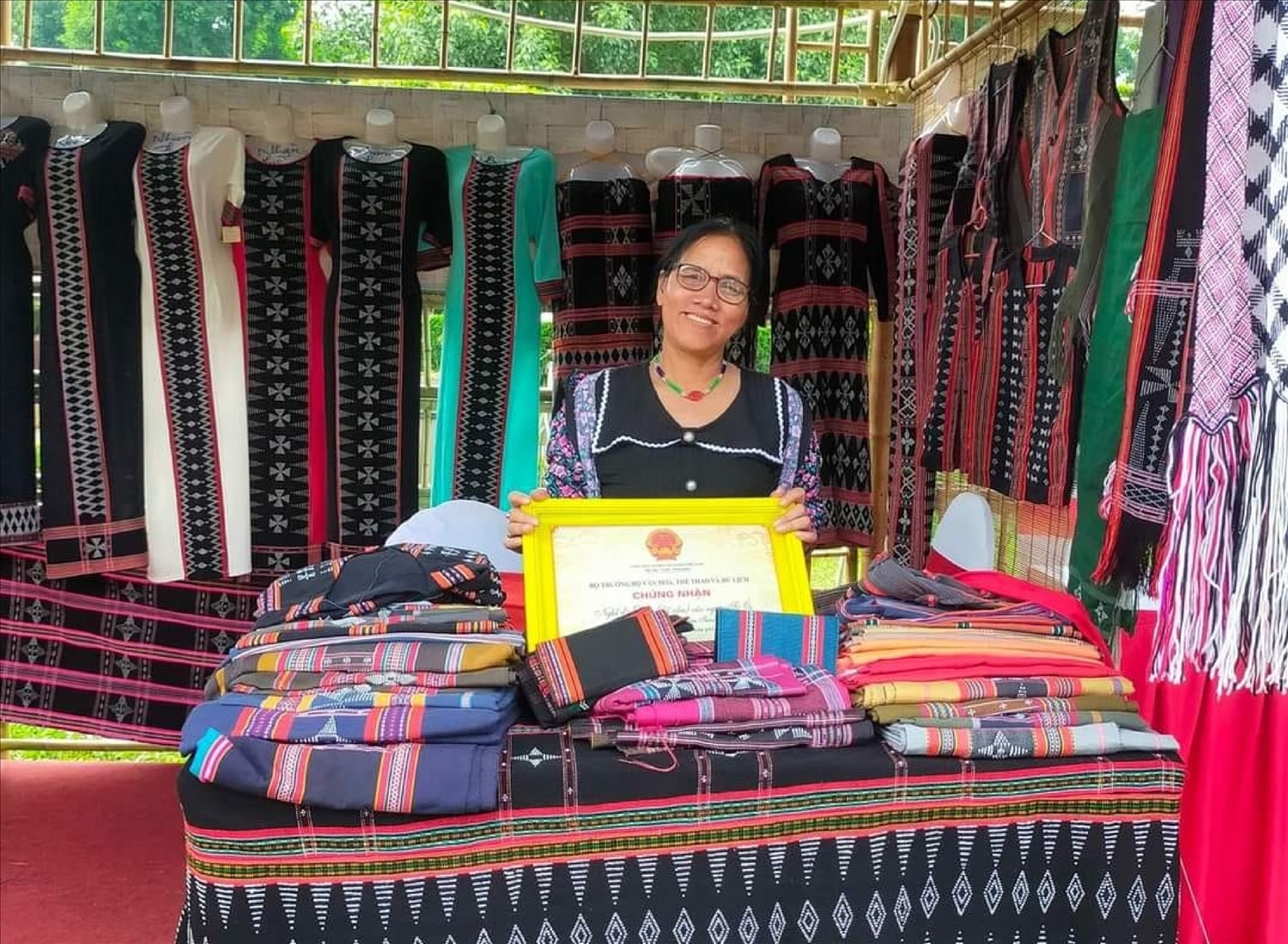 Nghệ nhân Mai Thị Hợp là một trong 100 nhà nông tiêu biểu được bình chọn nhận danh hiệu 