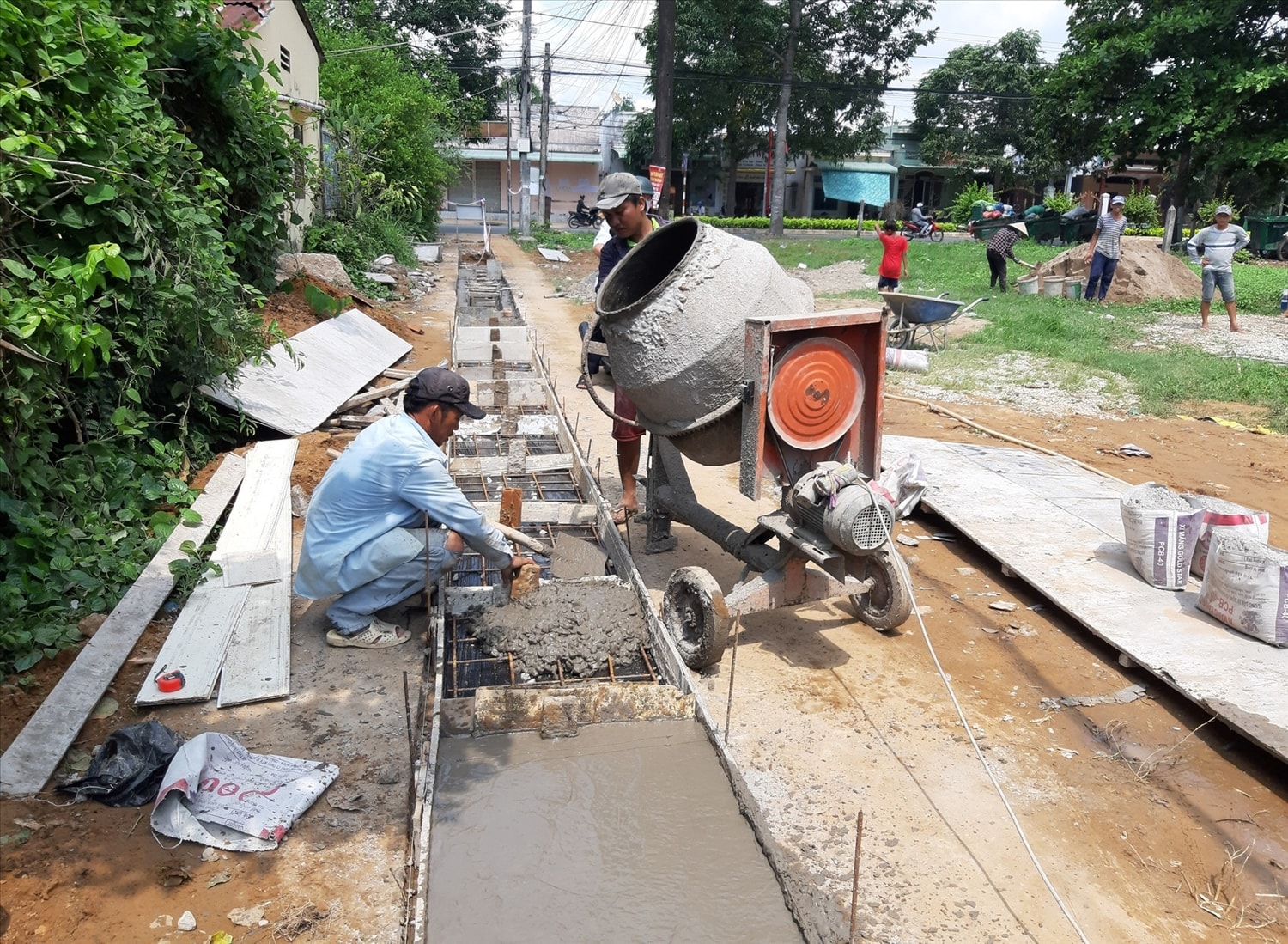 Từ nguồn vốn Chương trình 1719, tuyến đường bêtông ấp Sa Bâu, xã Thuận Hòa được đầu tư xây dựng.