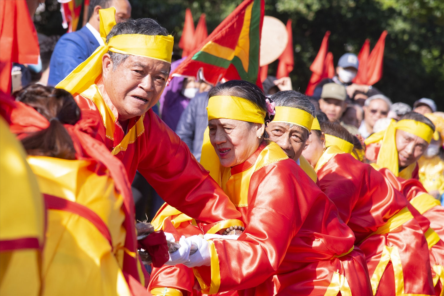 Đội thi lớn tuổi nhất tham gia thi đấu giao lưu