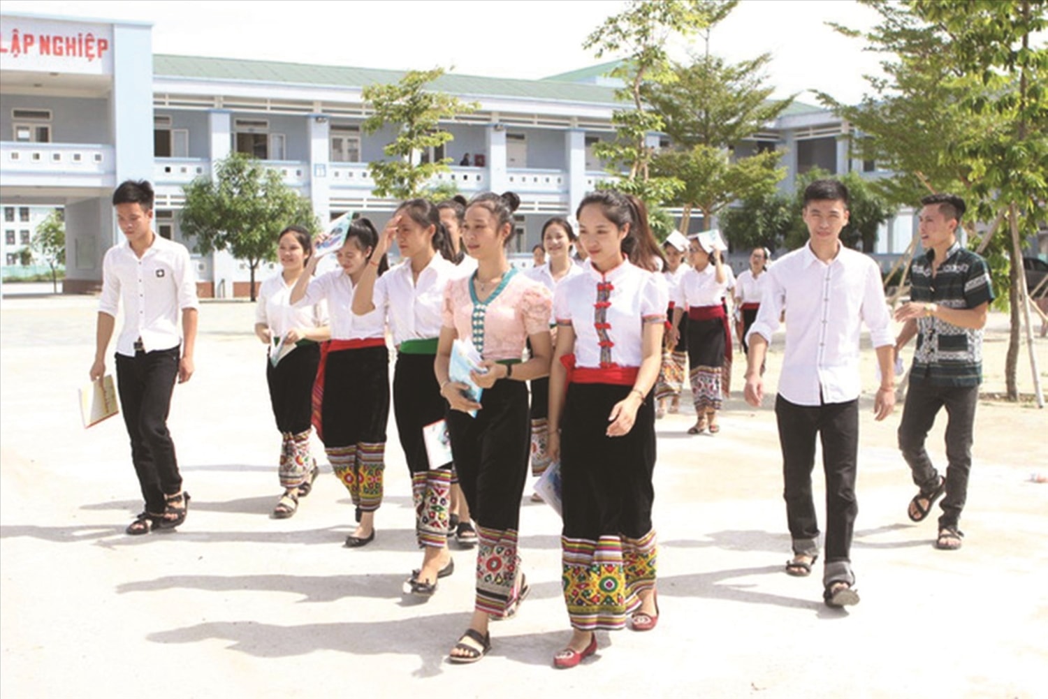SV người DTTS đang học tập tại các cơ sở giáo dục đại học quốc dân được hỗ trợ học phí, tiền ăn, được vay vốn tín dụng. (Ảnh minh họa)