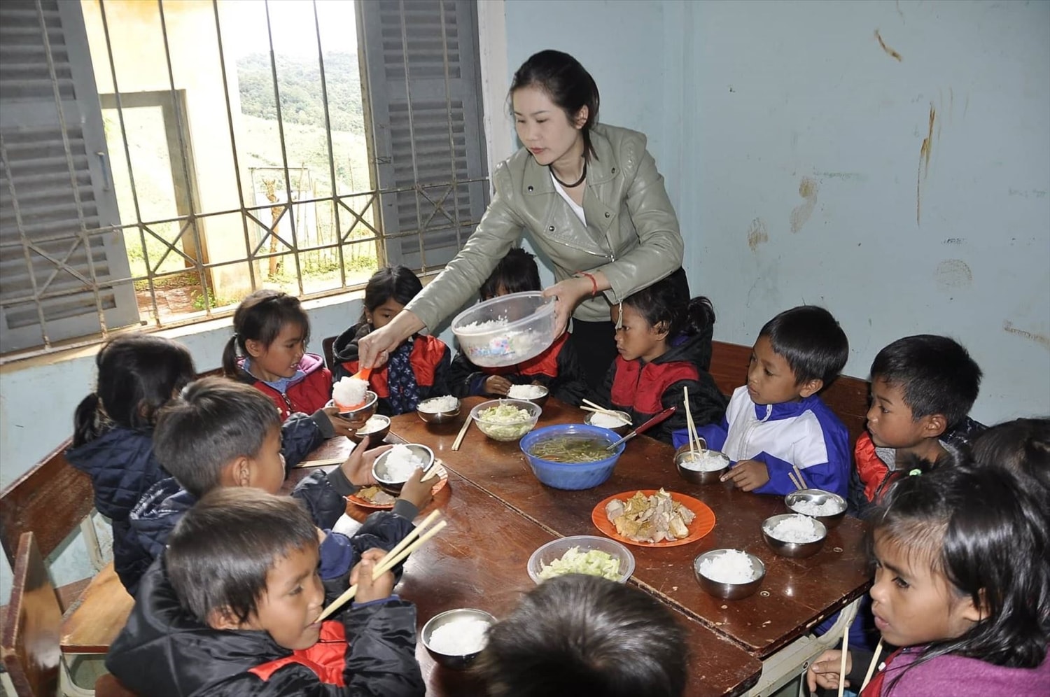 Dự thảo Đề án đề xuất thực hiện chính sách hỗ trợ tiền ăn trưa cho tất cả HS khối Mầm non người DTTS, dự kiến bằng 30% mức lương cơ sở/HS/tháng, được hưởng 12 tháng/năm.