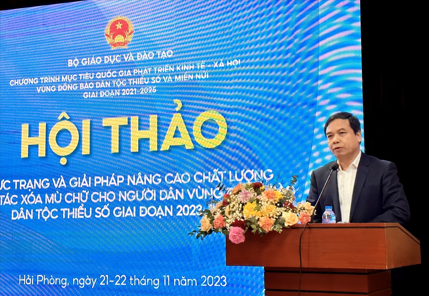 Vụ trưởng Vụ Giáo dục Thường xuyên Hoàng Đức Minh phát biểu khai mạc Hội thảo