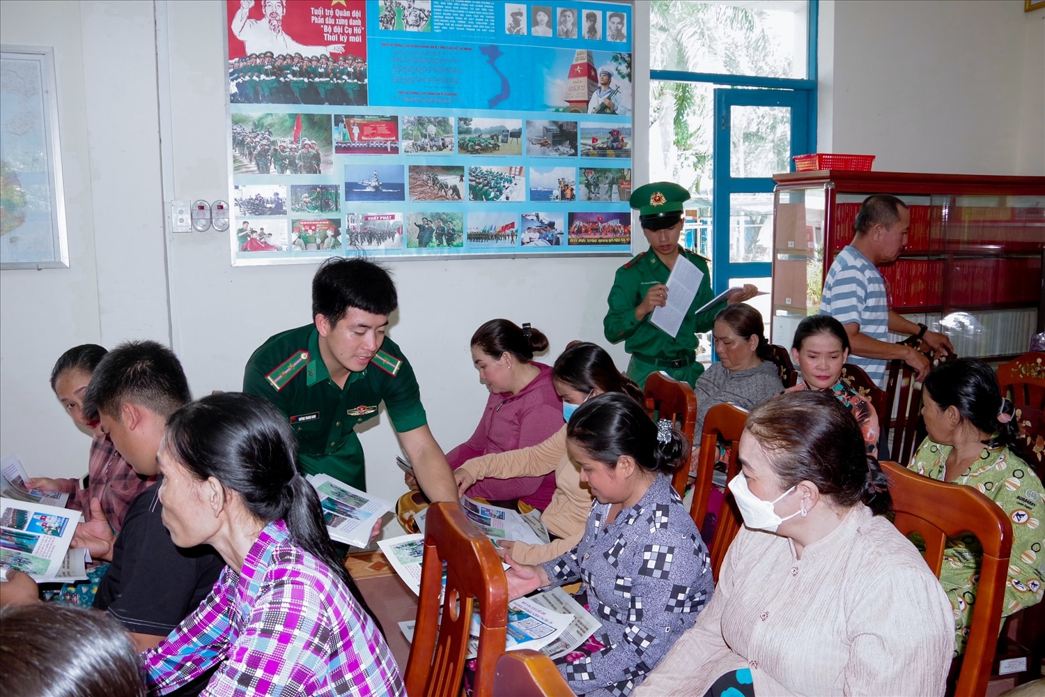 Tuyên truyền chăm sóc sức khoẻ ban đầu đến người dân KVBG luôn được BĐBP Sóc Trăng quan tâm triển khai thực hiện Tuyên truyền chăm sóc sức khoẻ ban đầu đến người dân KVBG luôn được BĐBP Sóc Trăng quan tâm triển khai thực hiện