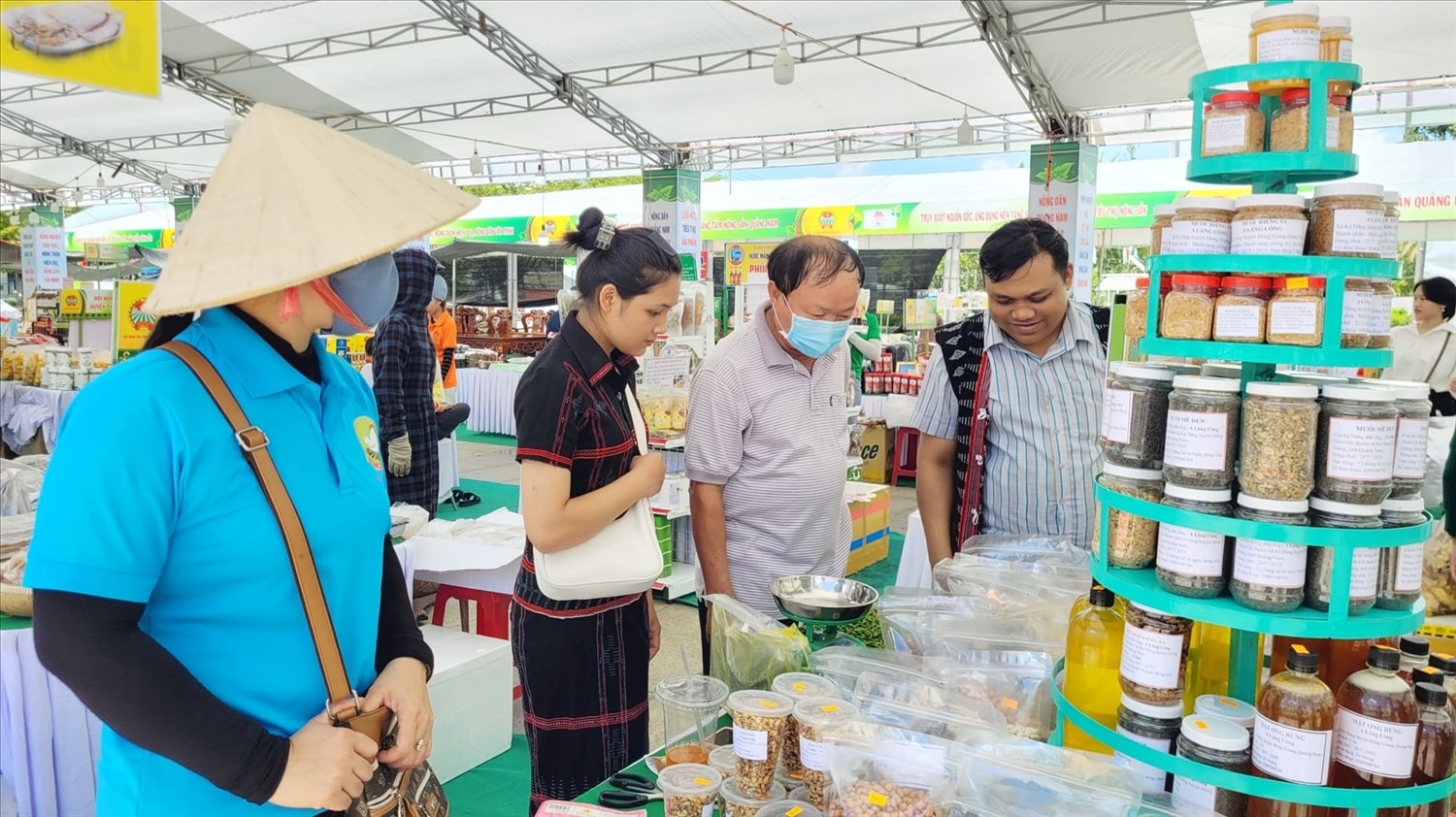 Tỉnh Quang Nam ưu tiên tổ chức hội chợ, triển lãm sản phẩm đặc trưng, sản phẩm miền núi Tỉnh Quang Nam ưu tiên tổ chức hội chợ, triển lãm sản phẩm đặc trưng, sản phẩm miền núi