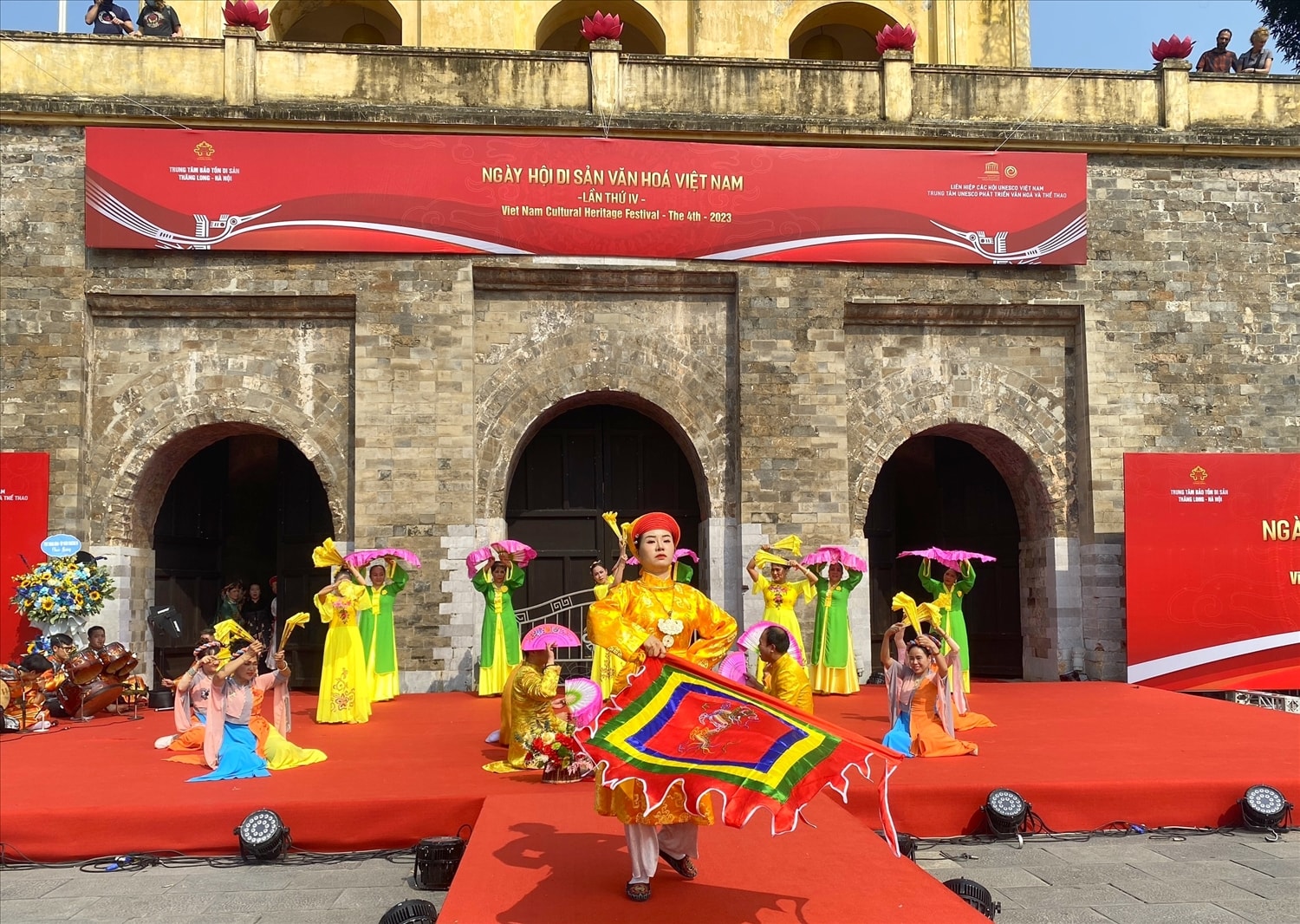 Nghệ nhân tái hiện khí chất của ông Hoàng Mười, một trong những vị thánh trong tín ngưỡng Tứ phủ của Việt Nam