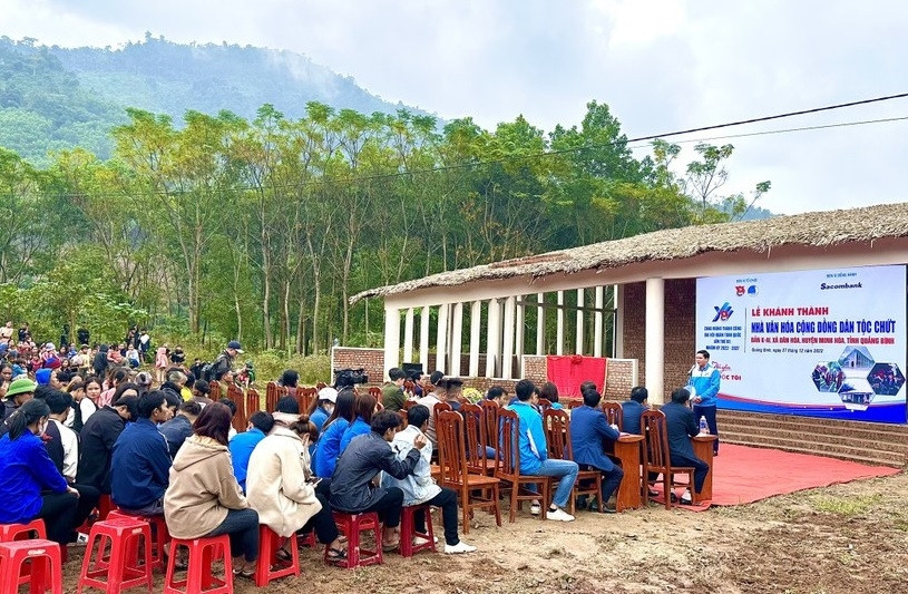 Khánh thành Nhà Văn hóa cộng đồng dân tộc Chứt ở Bản Ka Ai, xã Dân Hóa, huyện Minh Hóa, tỉnh Quảng Bình. Khánh thành Nhà Văn hóa cộng đồng dân tộc Chứt ở Bản Ka Ai, xã Dân Hóa, huyện Minh Hóa, tỉnh Quảng Bình.